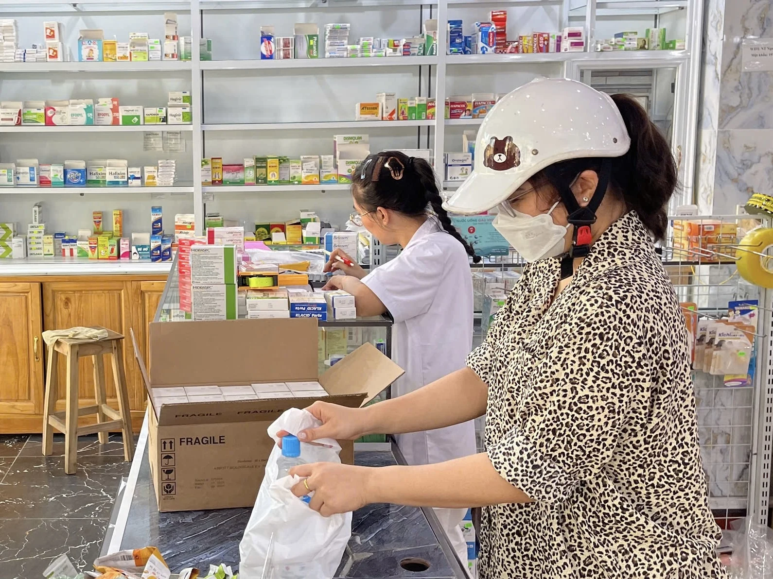 Nguy hiểm khó lường khi tự ý mua thuốc uống điều trị bệnh