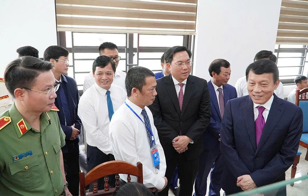 Bộ trưởng Bộ Công an Lương Tam Quang thăm và làm việc tại xã Bản Nguyên