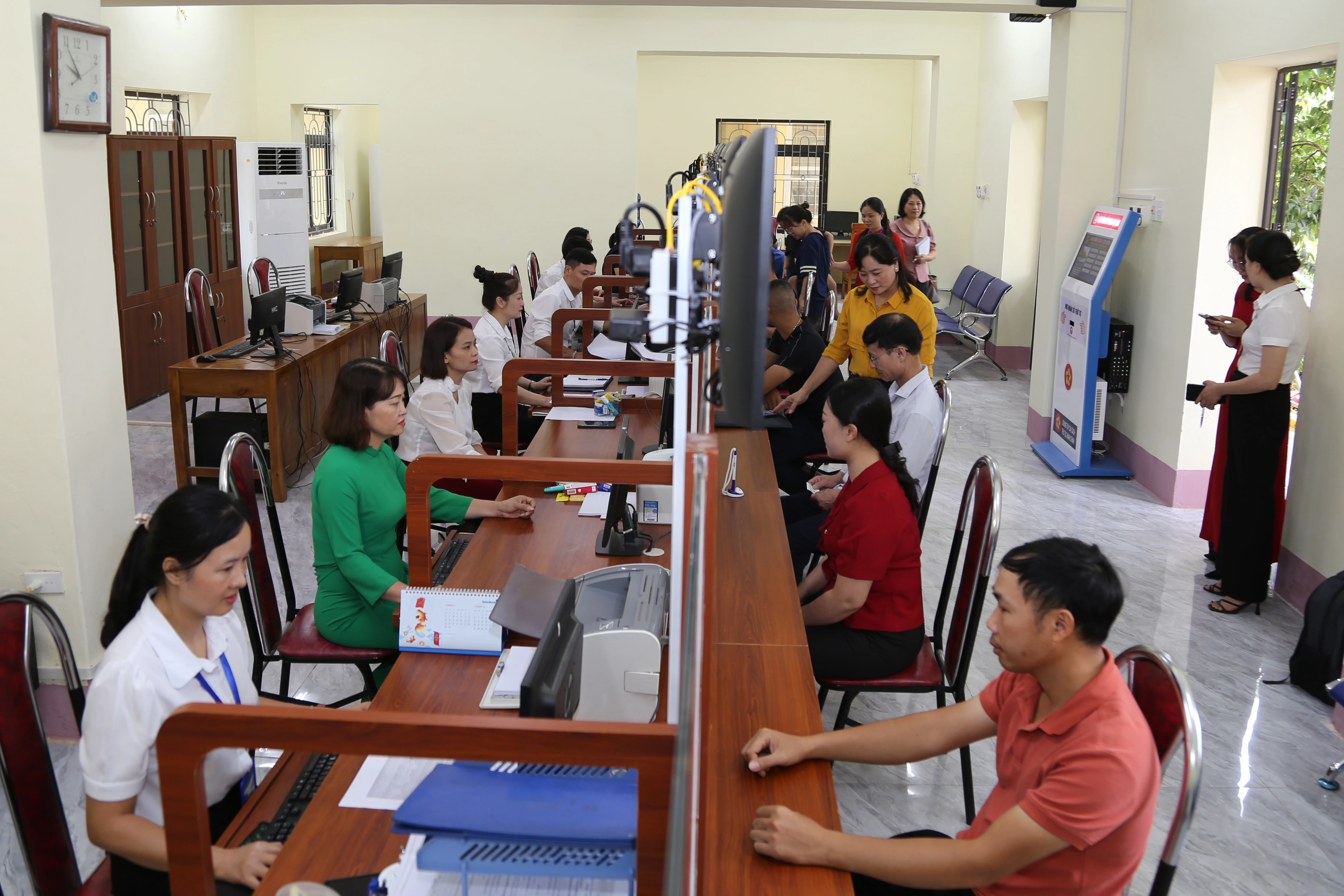 Ngày đầu vận hành mô hình chính quyền hai cấp: Điều hành linh hoạt, người dân hài lòng