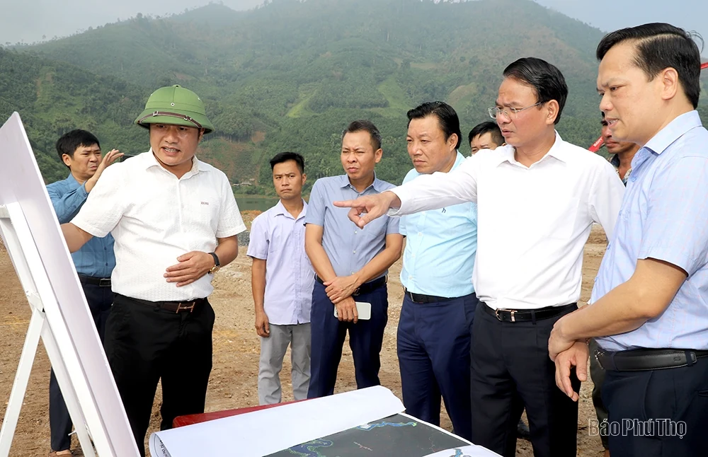 Bí thư Tỉnh ủy Đặng Xuân Phong thăm và làm việc tại xã Trung Sơn