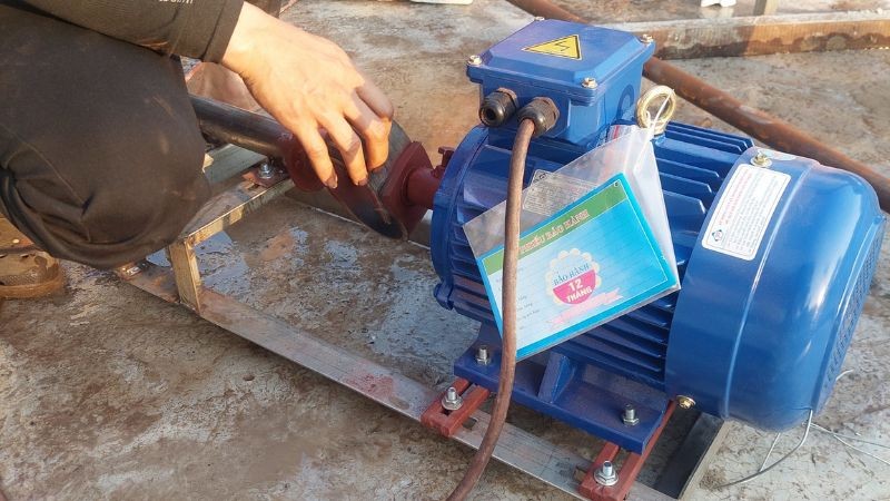 Bài toán đầu tư cho chủ trang trại: Chi phí mua máy hút bùn so với thuê dịch vụ - Bên nào lợi hơn?