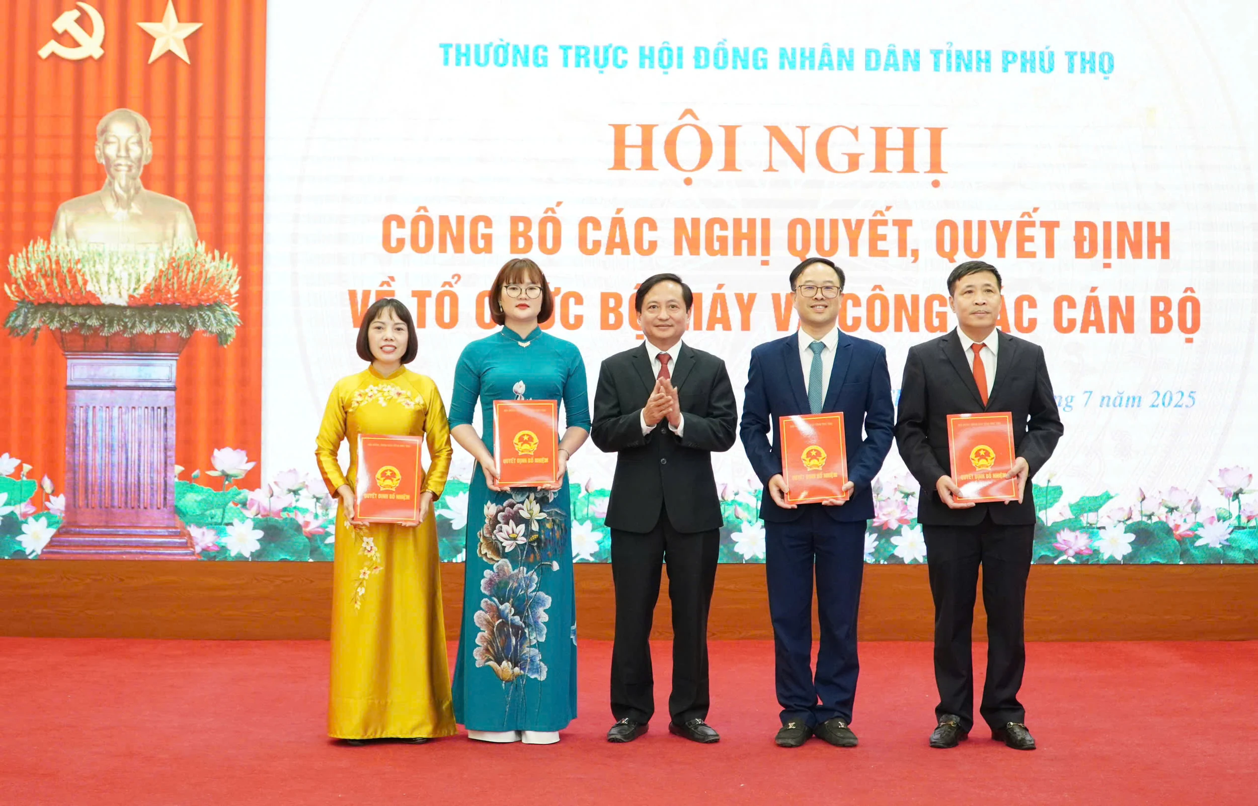 HĐND tỉnh công bố các Nghị quyết, Quyết định về tổ chức bộ máy và công tác cán bộ