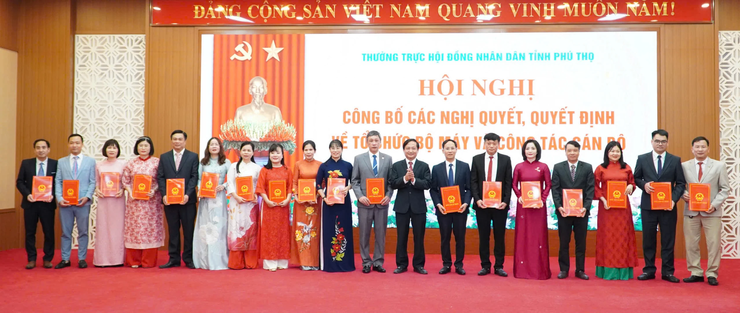 HĐND tỉnh công bố các Nghị quyết, Quyết định về tổ chức bộ máy và công tác cán bộ
