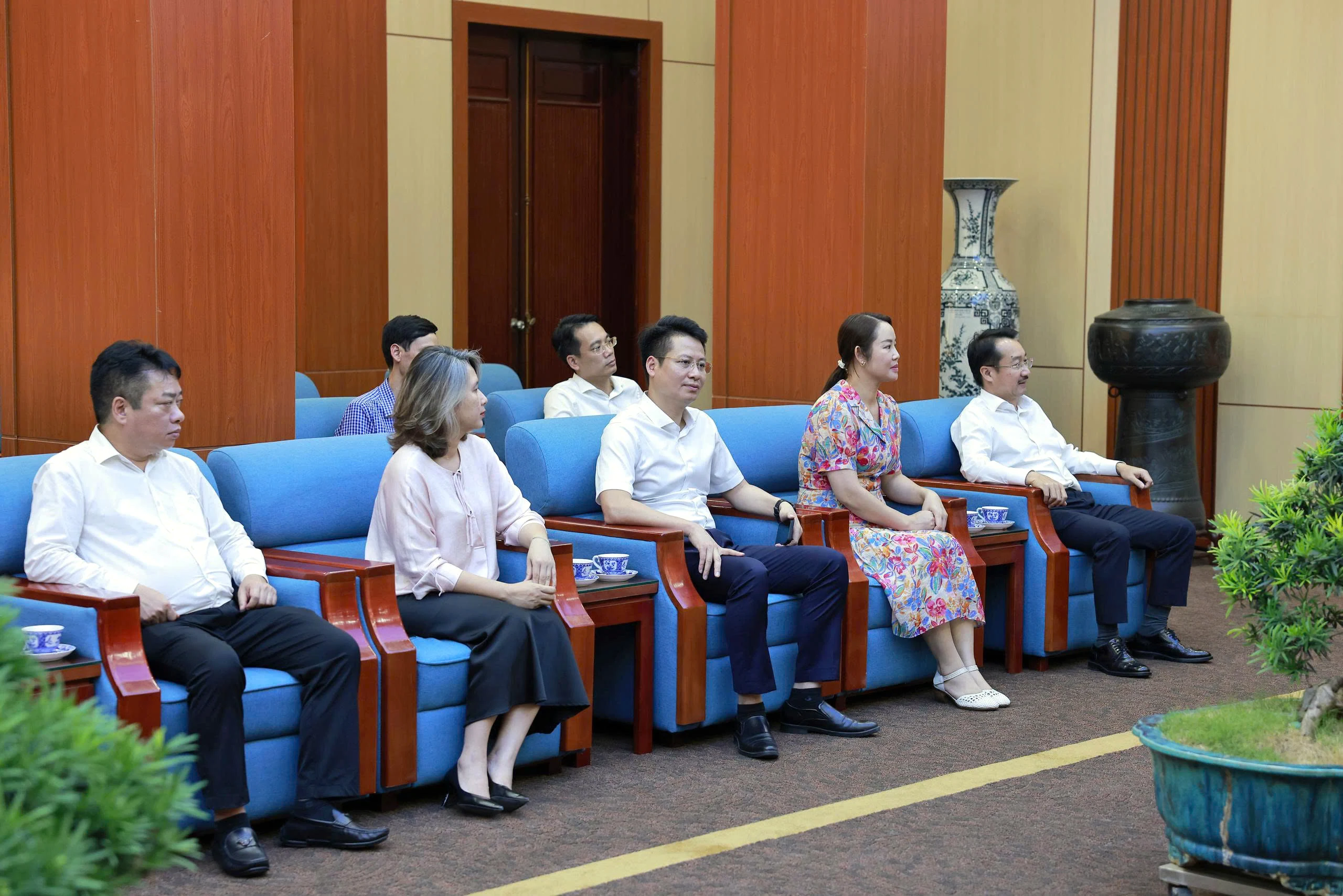 Chủ tịch UBND tỉnh Trần Duy Đông tiếp và làm việc với Tập đoàn Công nghiệp - Năng lượng Quốc gia Việt Nam