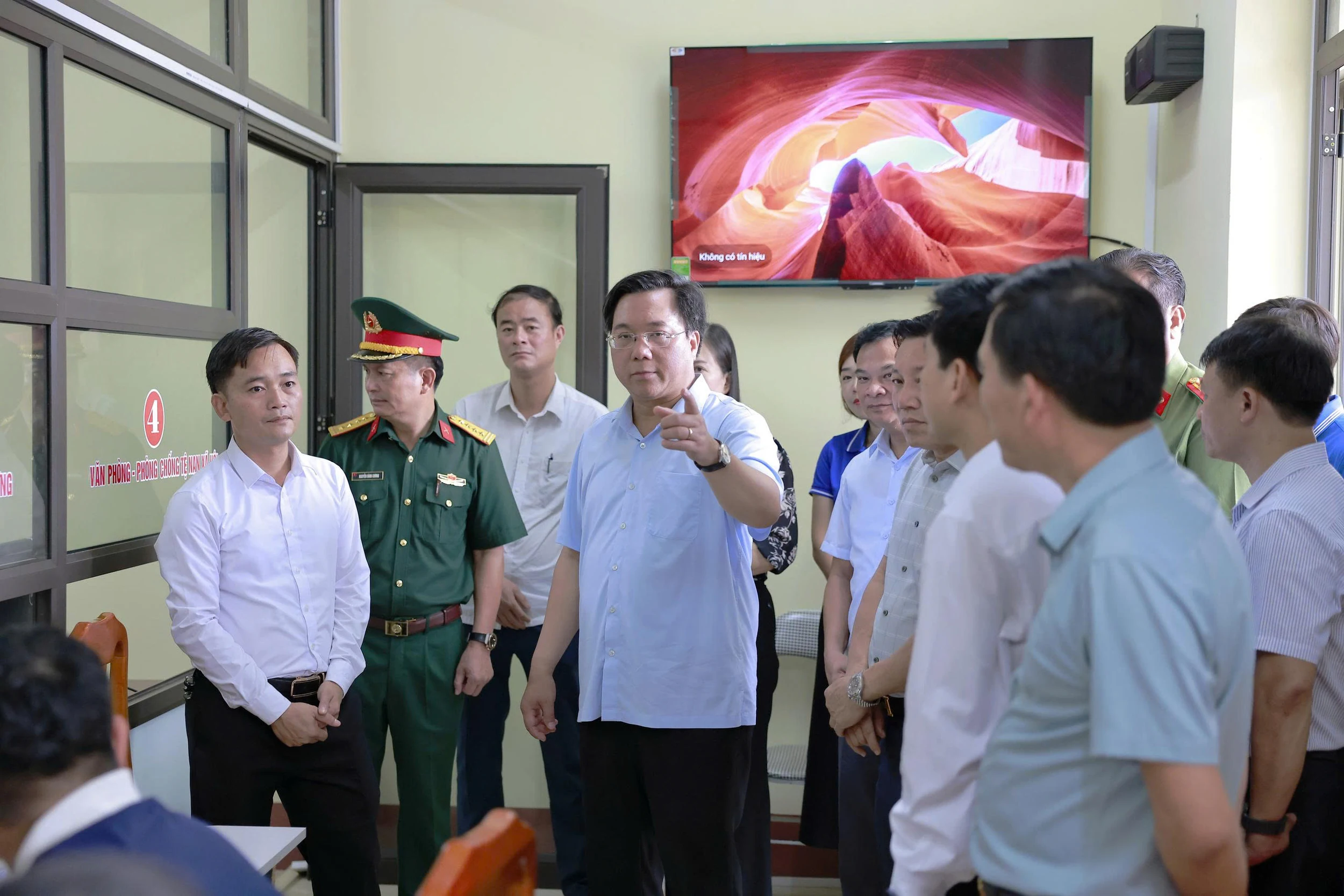 Chủ tịch UBND tỉnh Trần Duy Đông thăm và làm việc tại xã Minh Đài và Xuân Đài