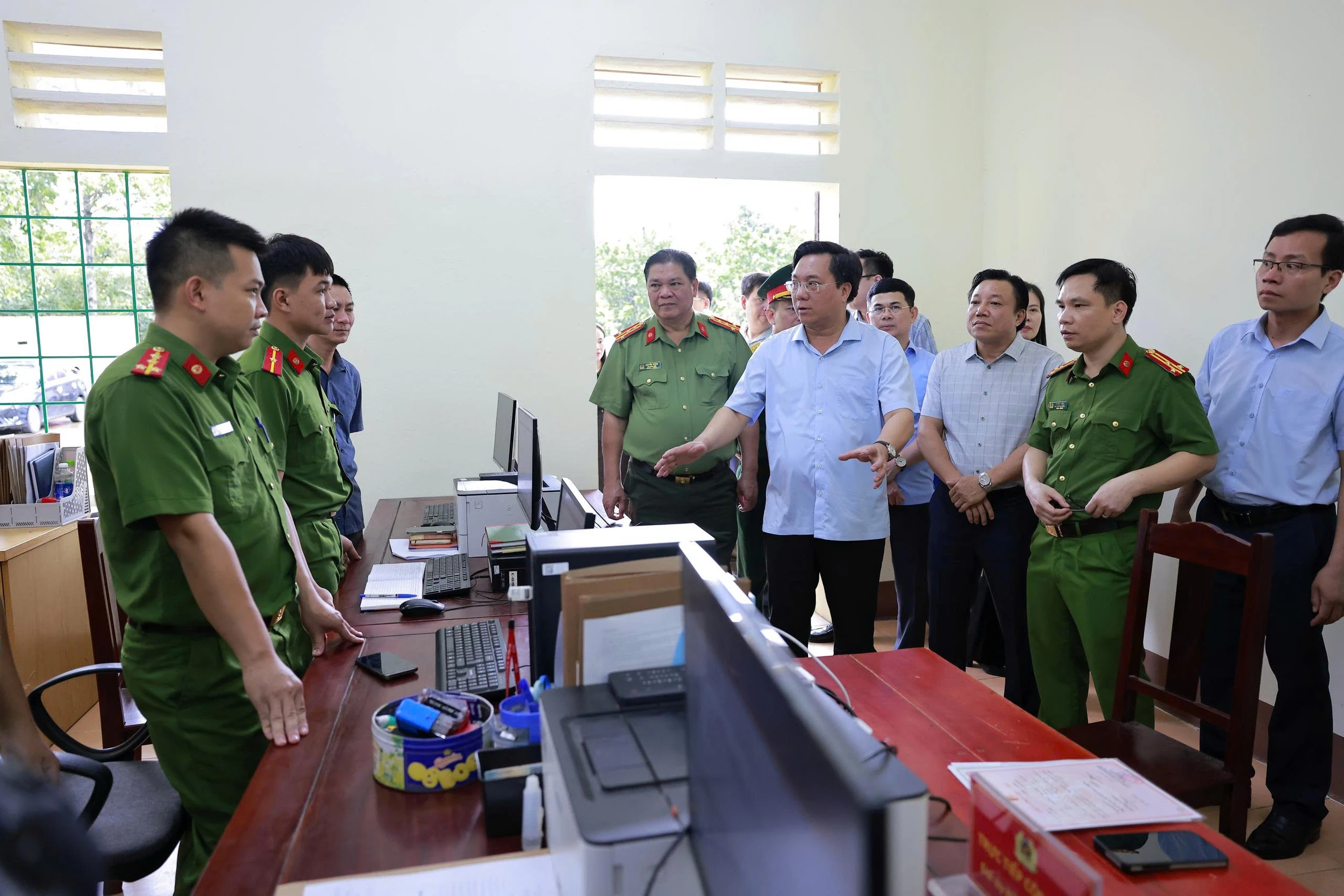 Chủ tịch UBND tỉnh Trần Duy Đông thăm và làm việc tại xã Minh Đài và Xuân Đài