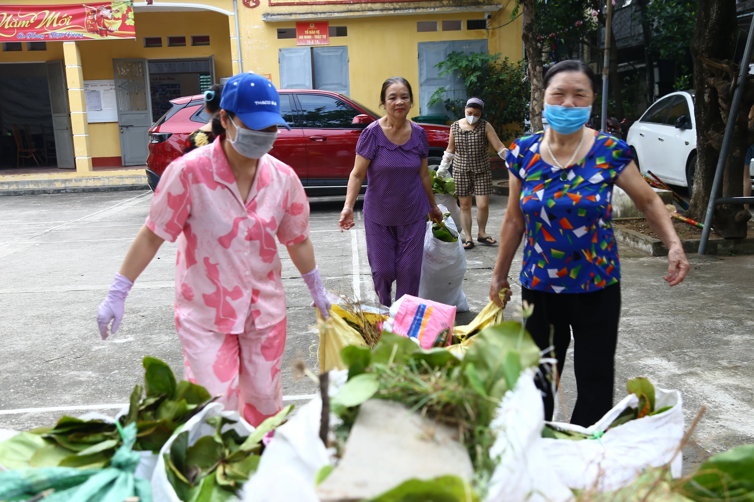 Phường Hòa Bình ra quân tổng vệ sinh môi trường xây dựng đô thị ven sông xanh - sạch - đẹp