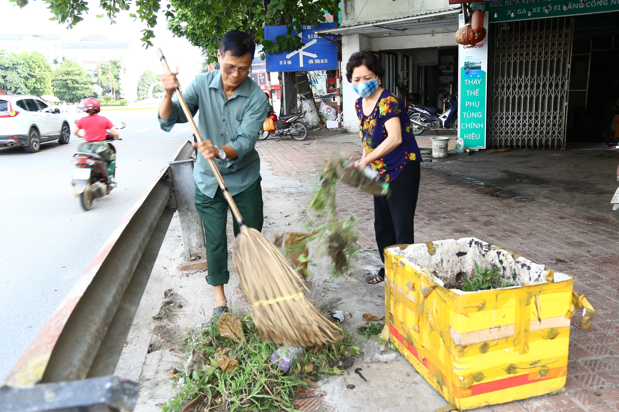Phường Hòa Bình ra quân tổng vệ sinh môi trường xây dựng đô thị ven sông xanh - sạch - đẹp
