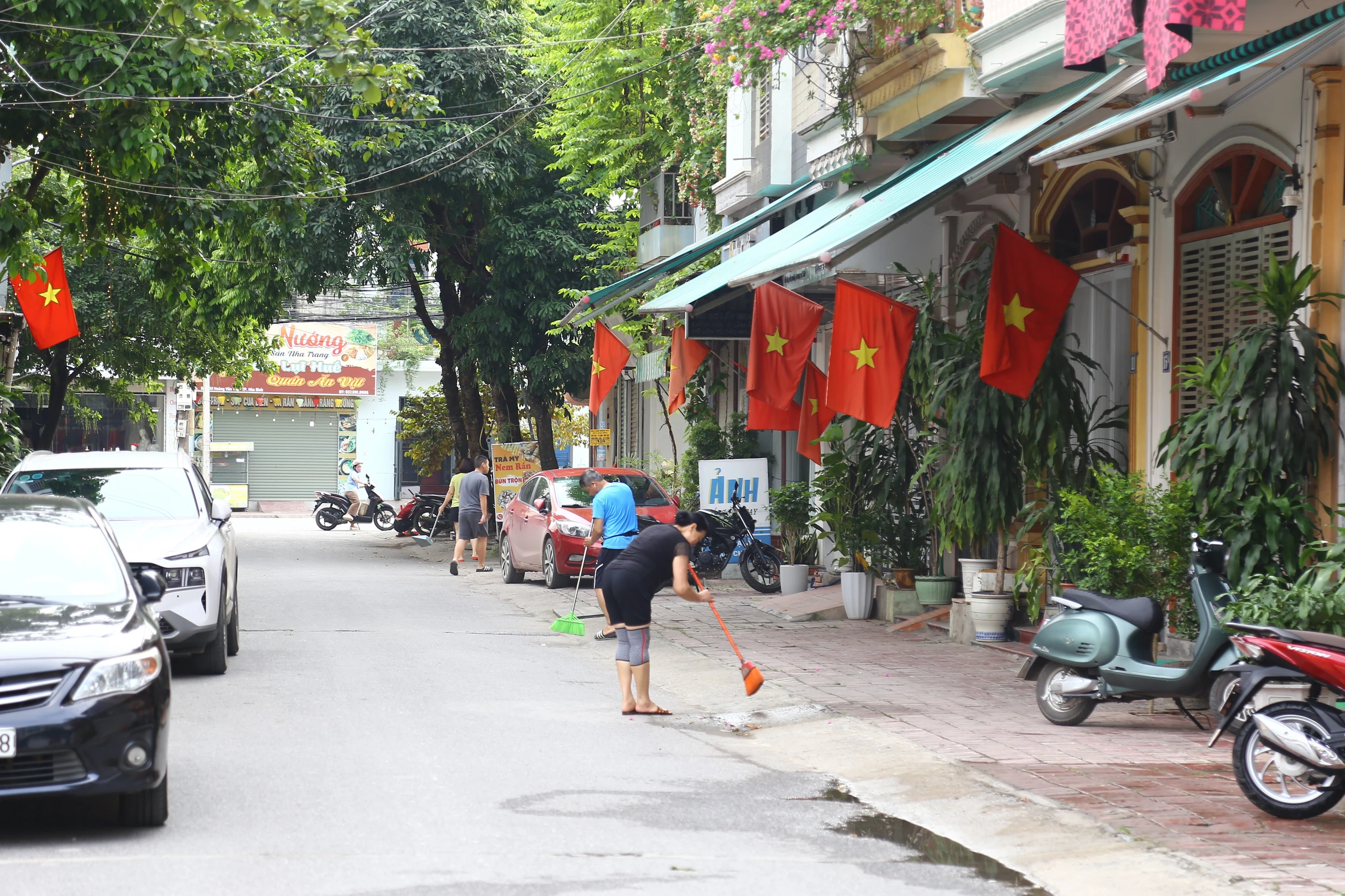 Phường Hòa Bình ra quân tổng vệ sinh môi trường xây dựng đô thị ven sông xanh - sạch - đẹp