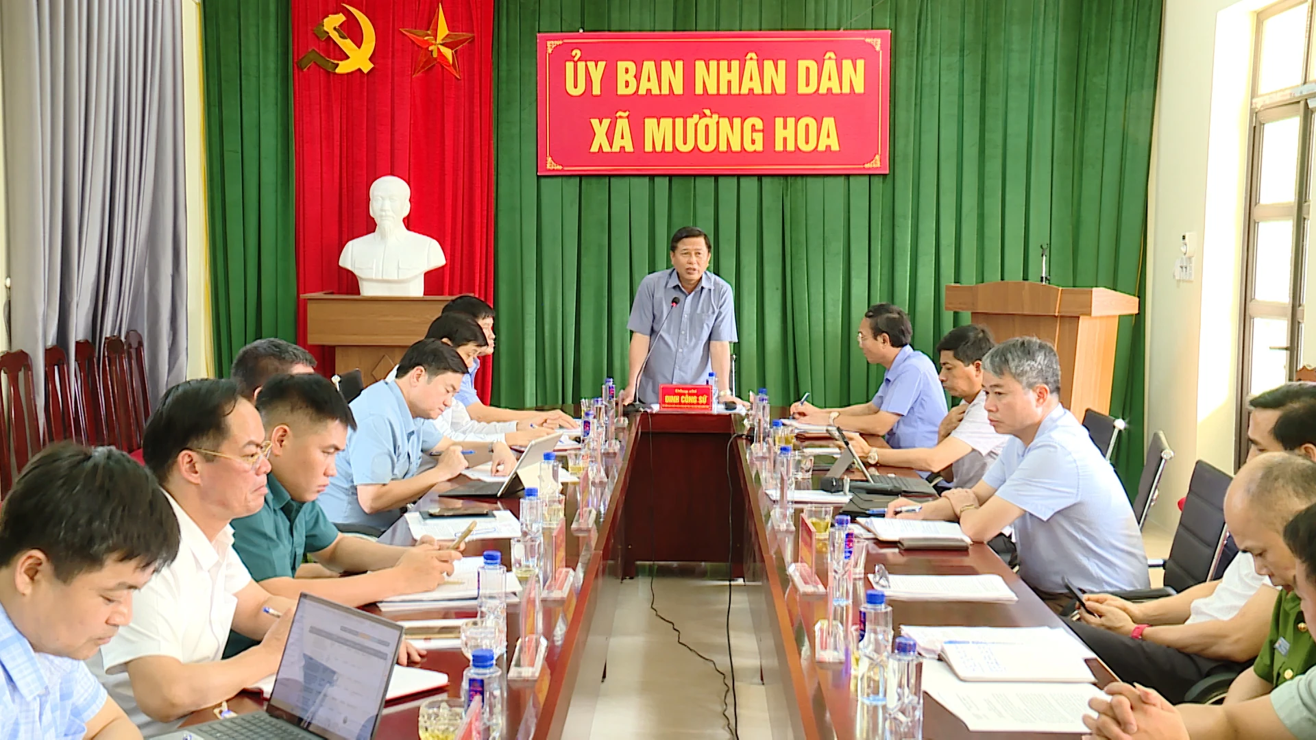 Phó Chủ tịch UBND tỉnh Đinh Công Sứ làm việc tại xã Mường Hoa