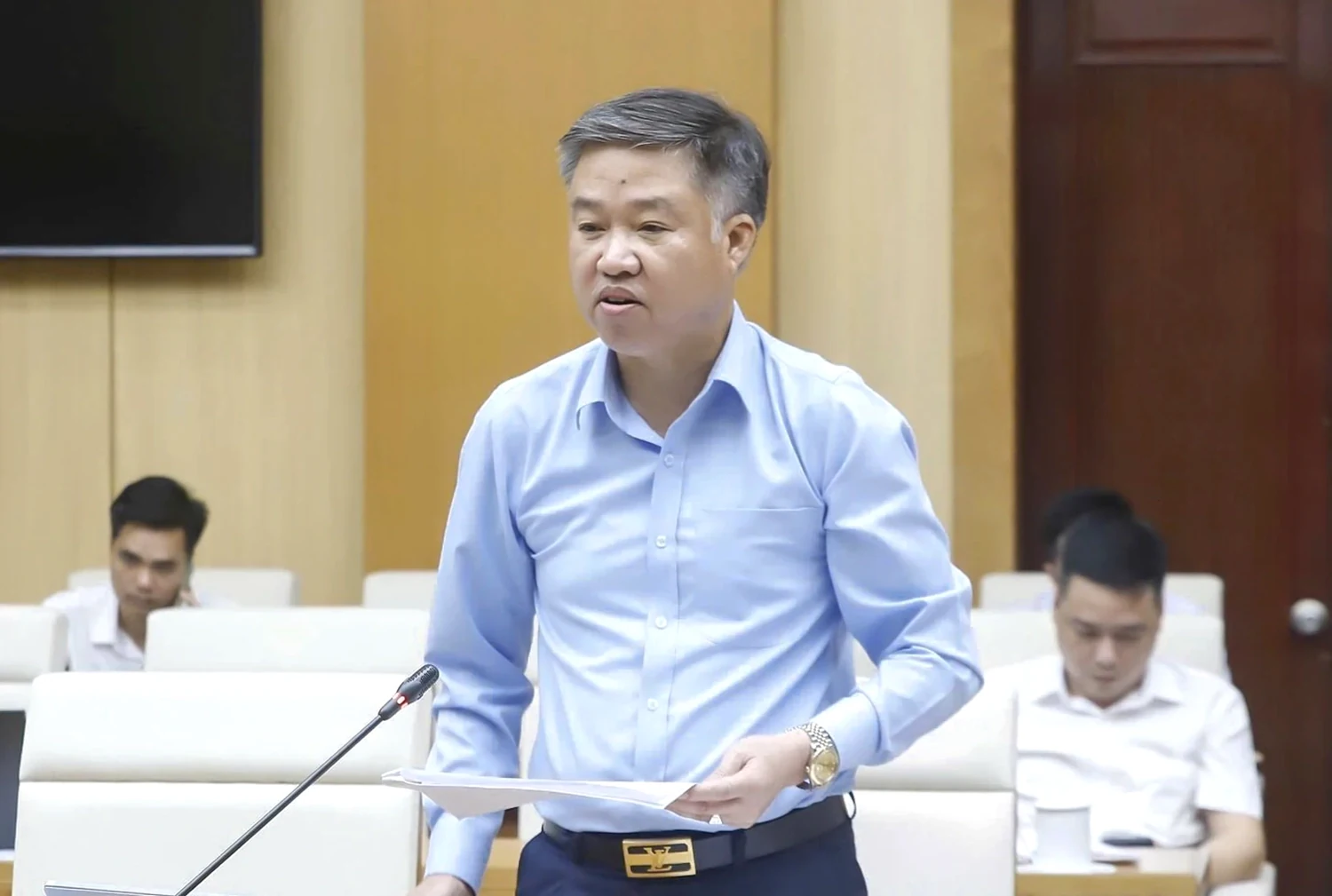 Giao ban Thường trực UBND tỉnh và lãnh đạo các sở, ngành.