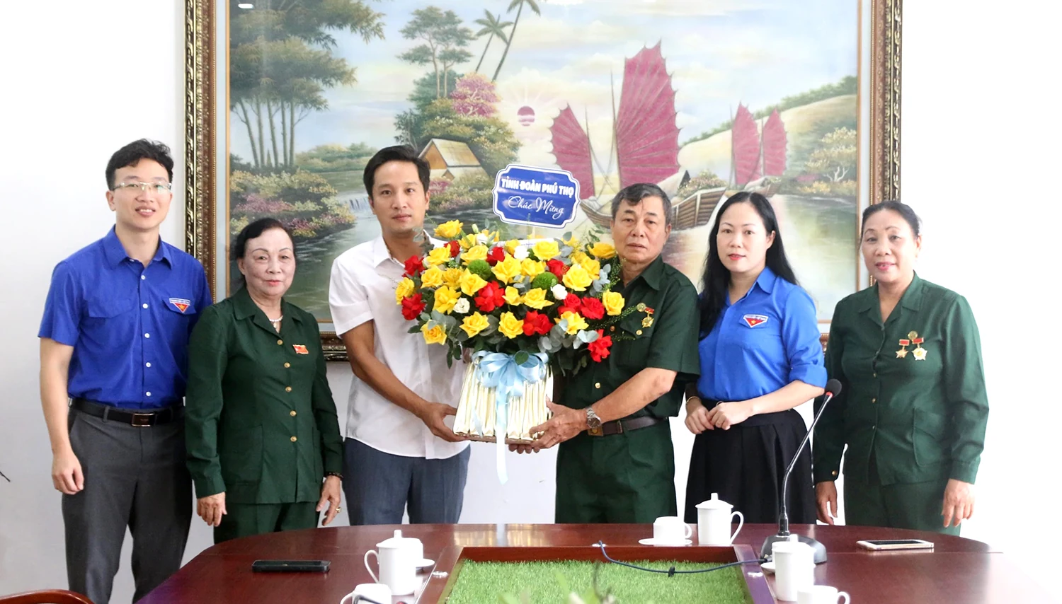 Tỉnh Đoàn Phú Thọ chúc mừng Hội Cựu Thanh niên xung phong nhân dịp kỷ niệm 75 năm Ngày truyền thống