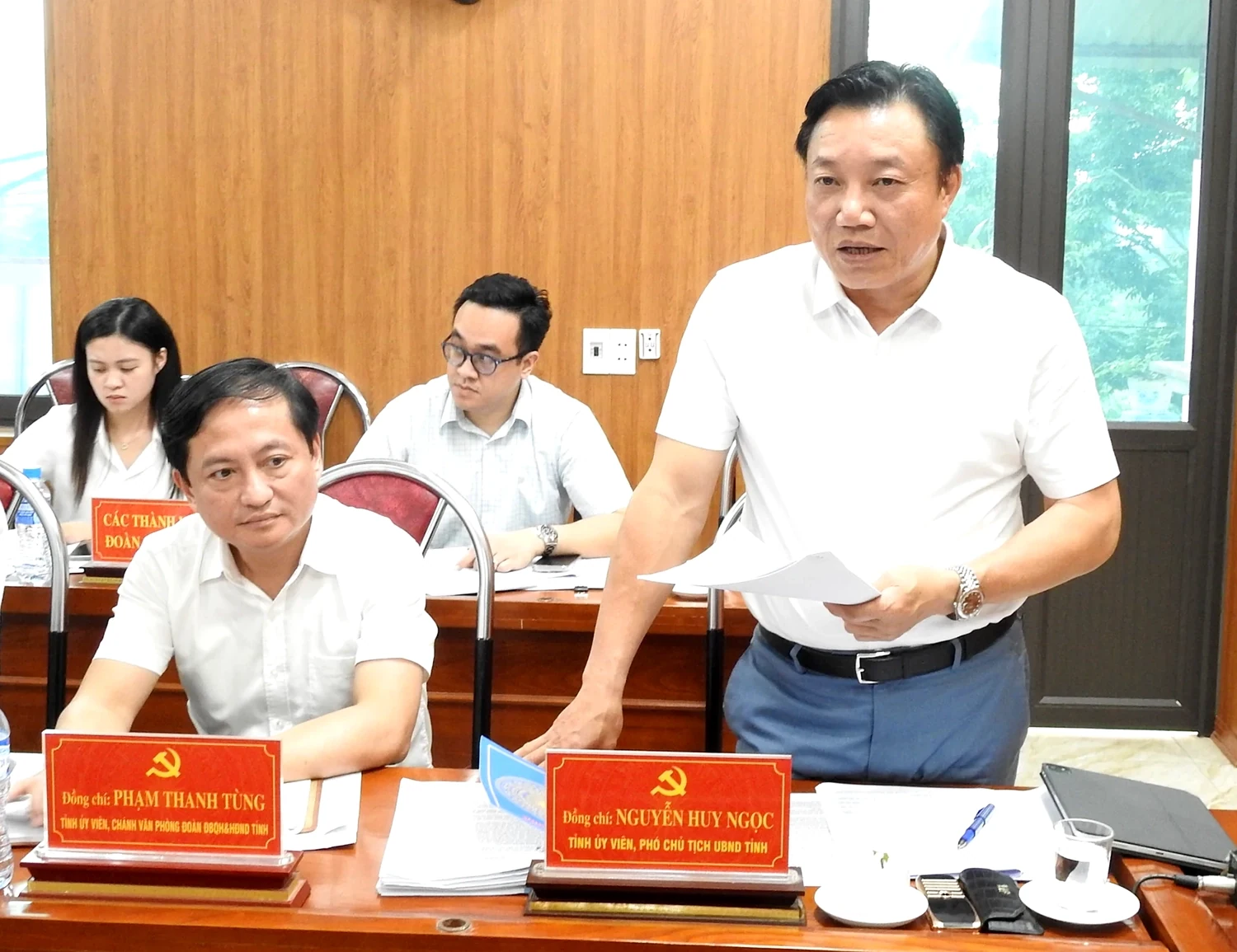 Phó Bí thư Tỉnh ủy Bùi Thị Minh làm việc tại xã Minh Hòa