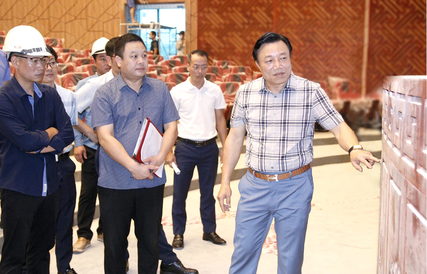 Phó Chủ tịch UBND tỉnh Nguyễn Huy Ngọc kiểm tra tiến độ Dự án Nhà Văn hóa nghệ thuật tỉnh