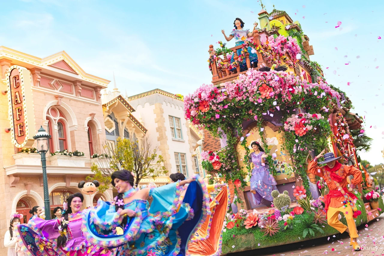 Khám phá những công viên Disneyland hoành tráng nhất ở Châu Á cùng Traveloka