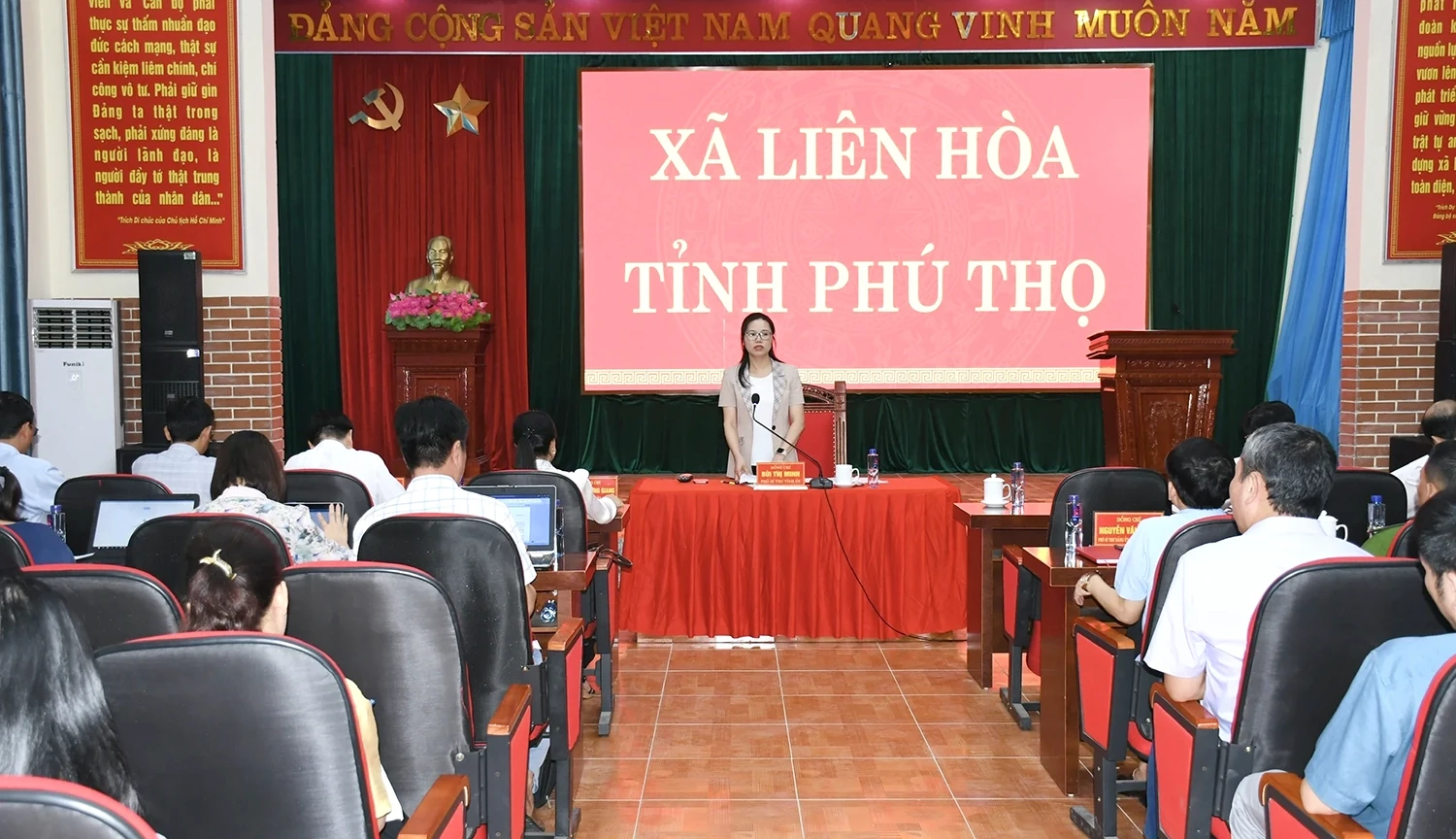 Phó Bí thư Tỉnh ủy Bùi Thị Minh làm việc tại xã Liên Hòa