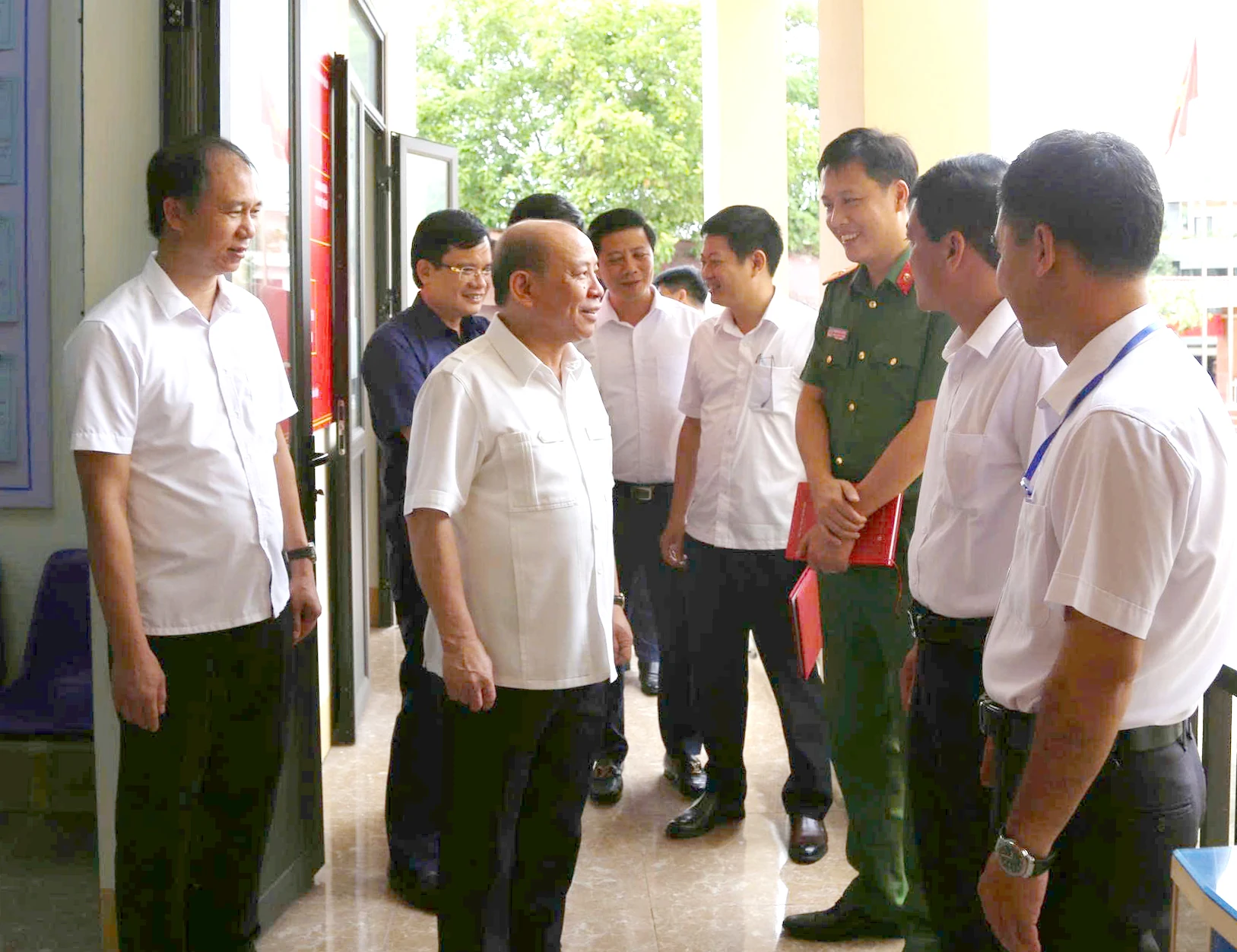 Kiểm tra tình hình thực hiện nhiệm vụ chính trị tại xã Hoàng Cương