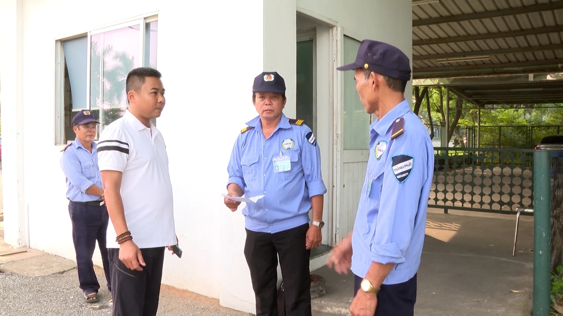 Xe buýt tuyến số 03 dừng hoạt động - Ảnh hưởng đi lại của công nhân, người lao động