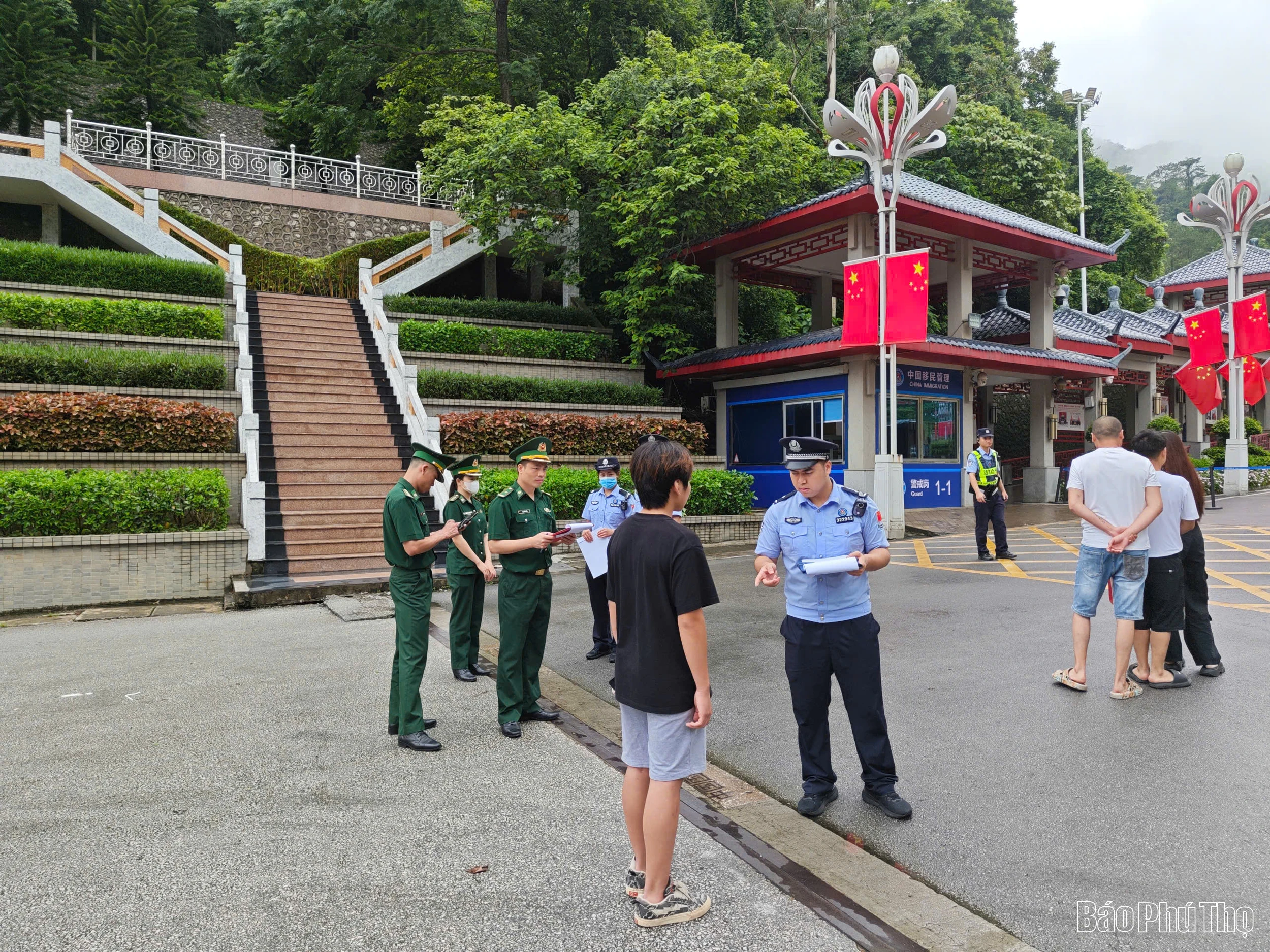 Tăng cường kiểm tra, phát hiện, ngăn chặn hoạt động tổ chức đưa người nước ngoài nhập cảnh trái phép Việt Nam để sang nước thứ ba