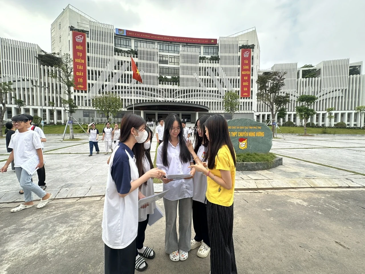 Bộ GD&ĐT phản hồi kiến nghị cử tri Phú Thọ về giáo dục đạo đức và chất lượng giảng dạy đại học