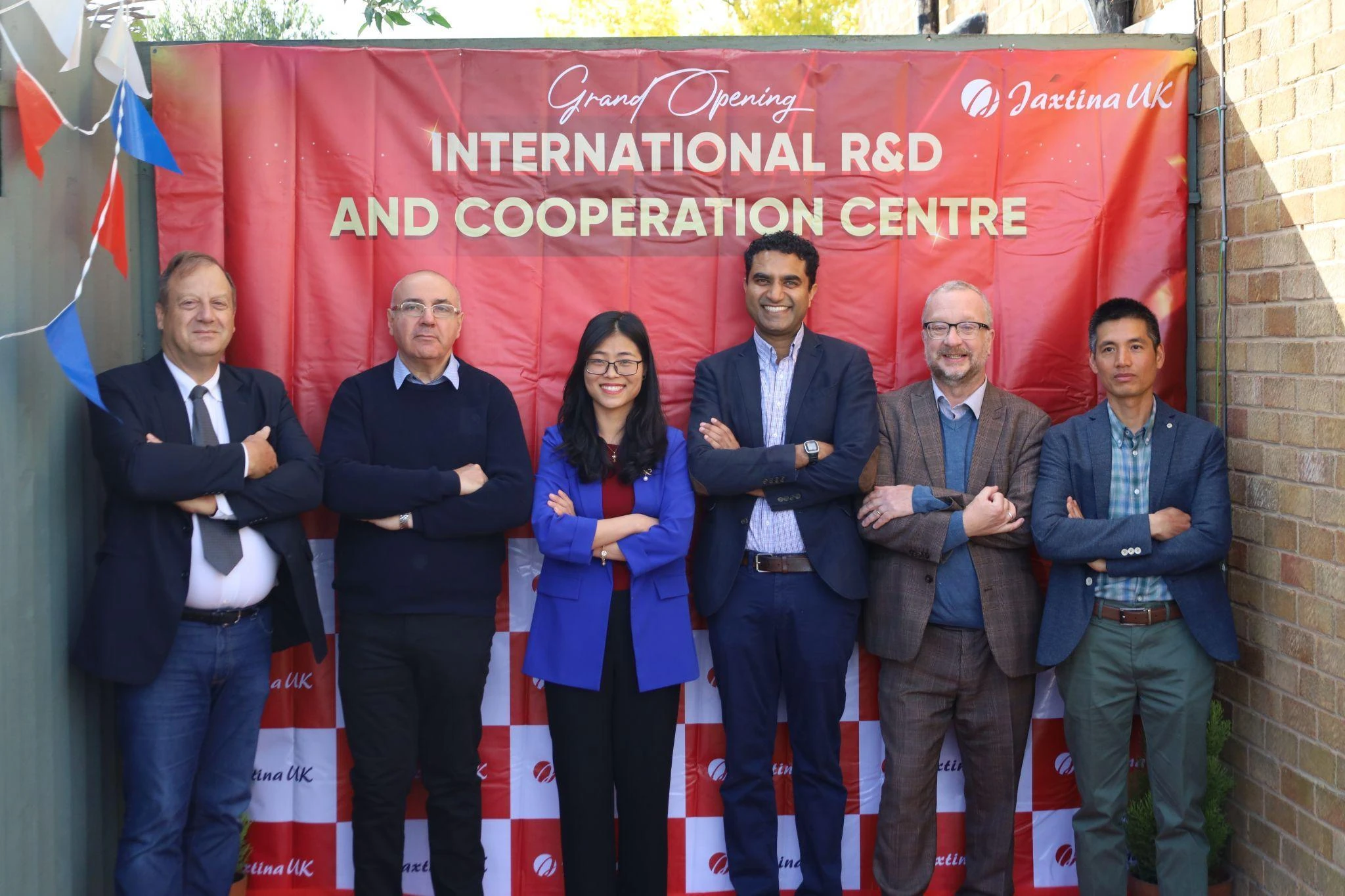 Jaxtina Tiên Phong Mở Trung Tâm Nghiên Cứu Tại Anh: Bước Đột Phá Trong Giáo Dục Tiếng Anh Việt Nam