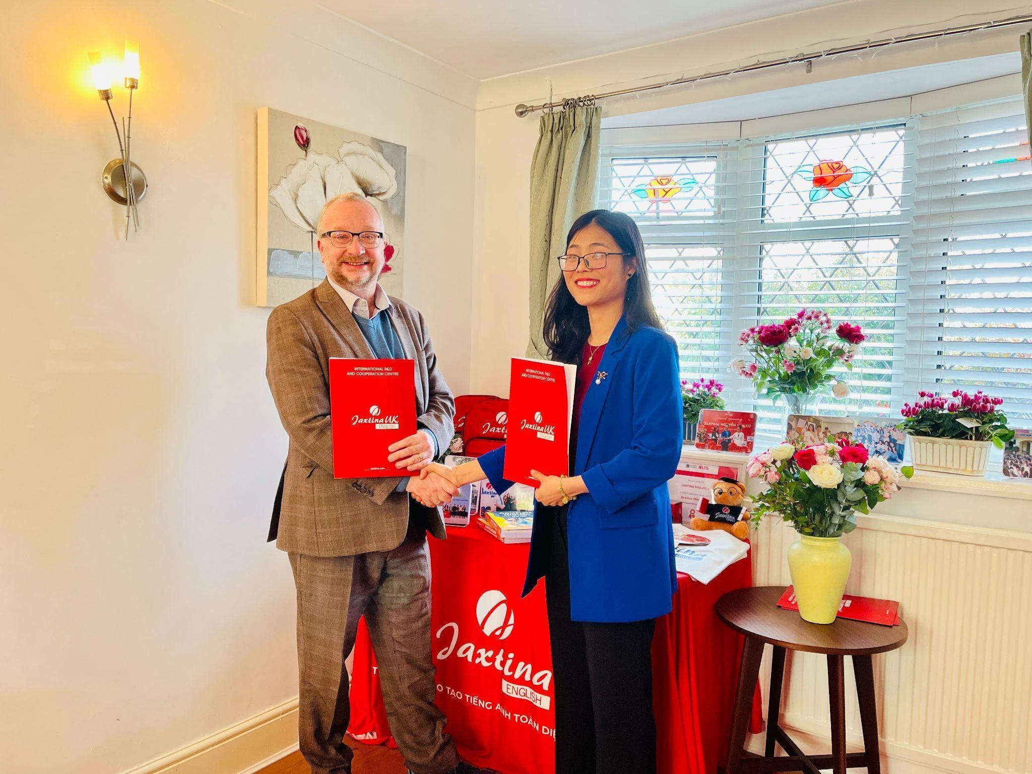 Jaxtina Tiên Phong Mở Trung Tâm Nghiên Cứu Tại Anh: Bước Đột Phá Trong Giáo Dục Tiếng Anh Việt Nam