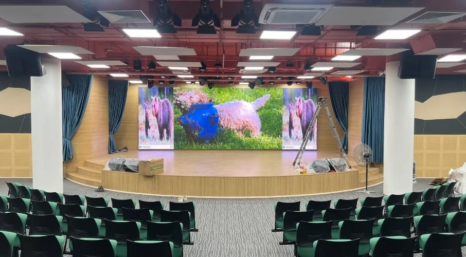 Nên dùng màn hình LED cố định hay di động trong hội trường?