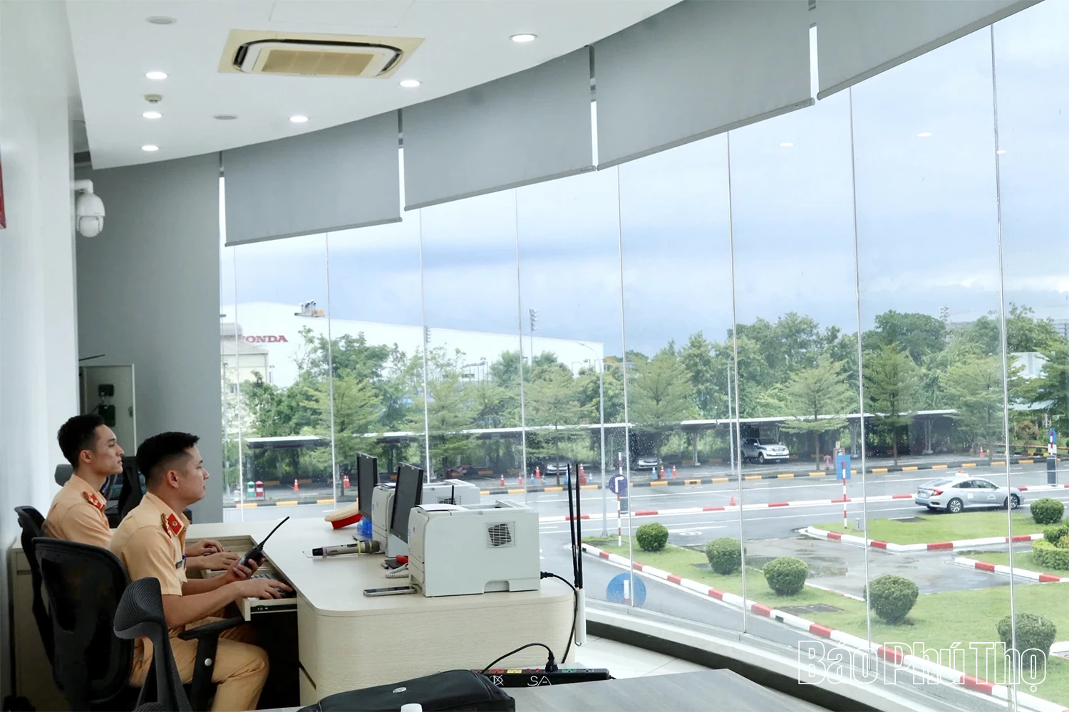 Nỗ lực hoàn thành sát hạch cấp giấy phép lái xe cho người dân