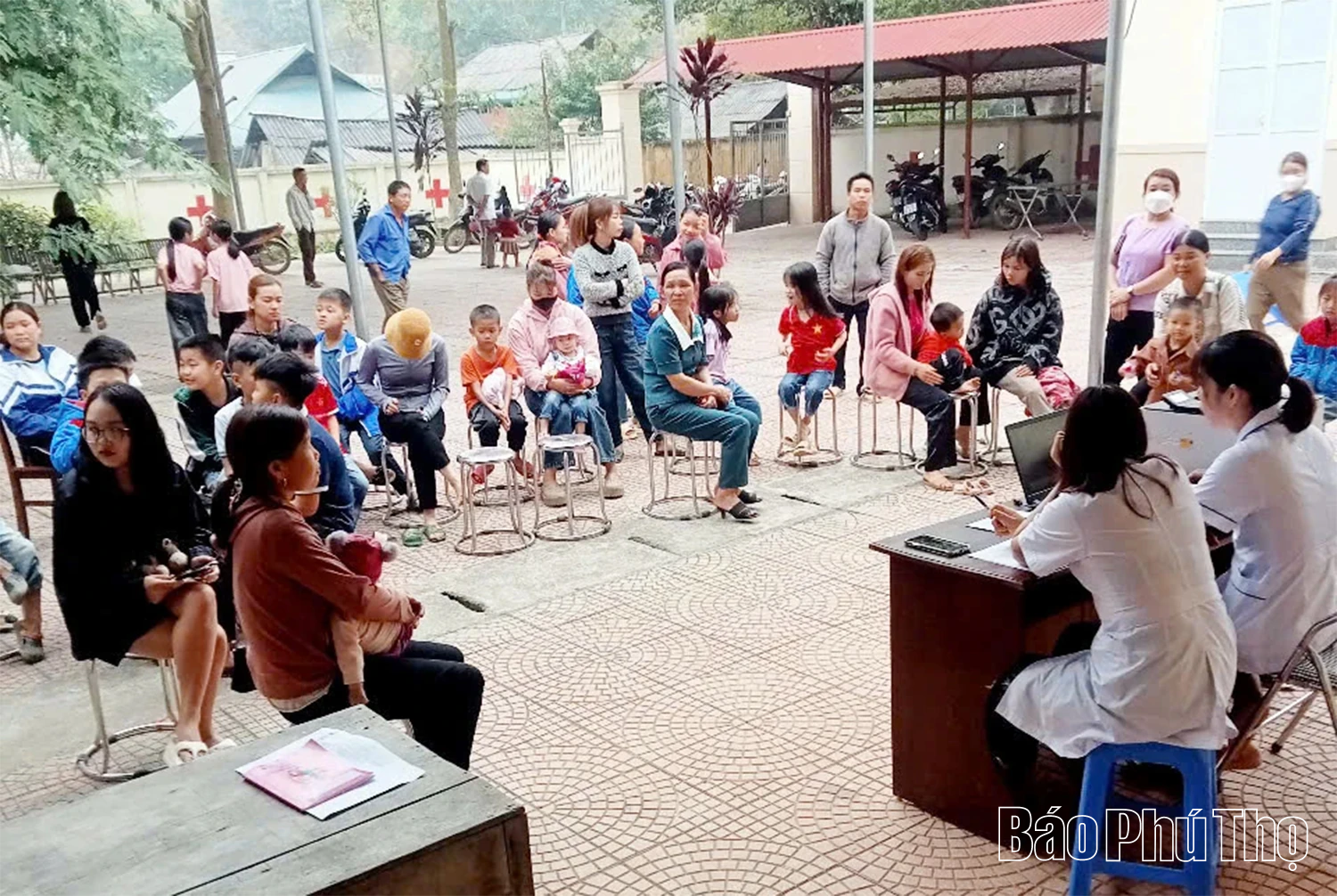 Gập ghềnh công tác chăm sóc sức khỏe ở vùng cao sau sáp nhập đơn vị hành chính