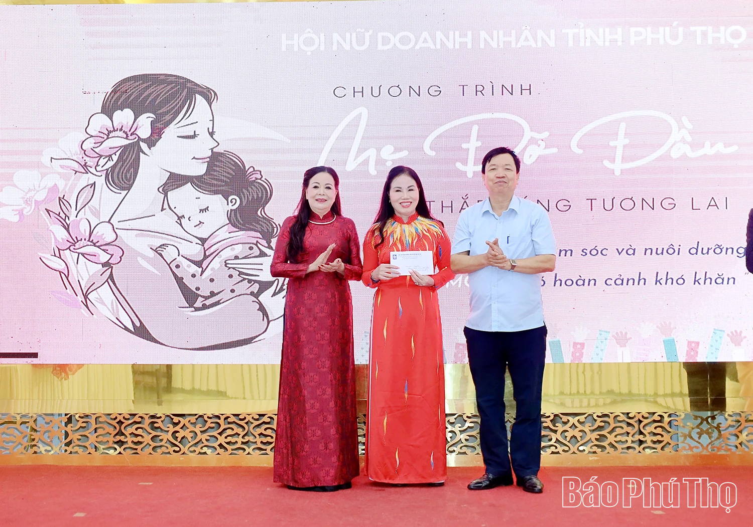 Mẹ đỡ đầu - thắp sáng tương lai