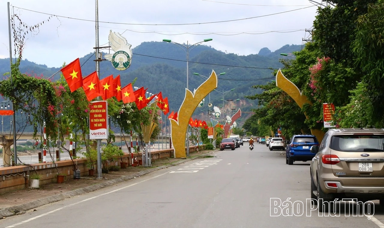 Cờ đỏ sao vàng trên sông Đà: Từ bản hùng ca Tháng Tám đến khát vọng phát triển