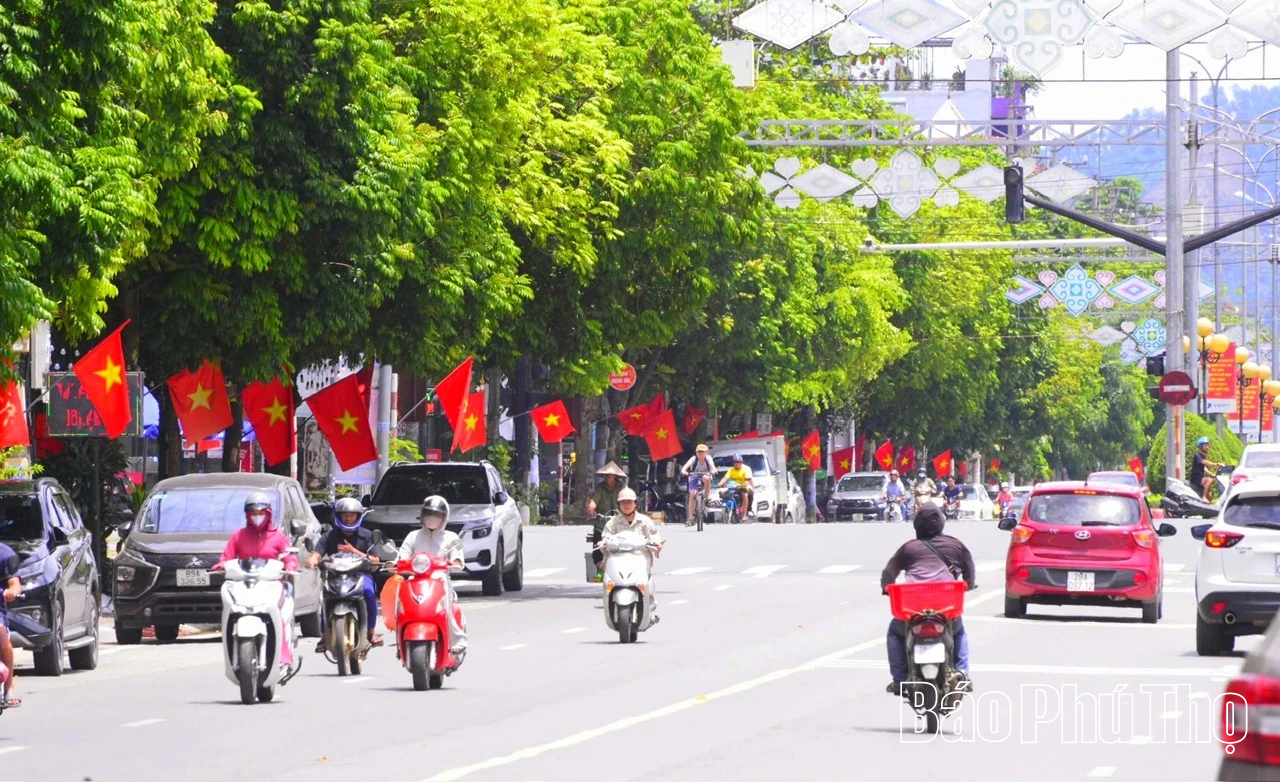Cờ đỏ sao vàng trên sông Đà: Từ bản hùng ca Tháng Tám đến khát vọng phát triển