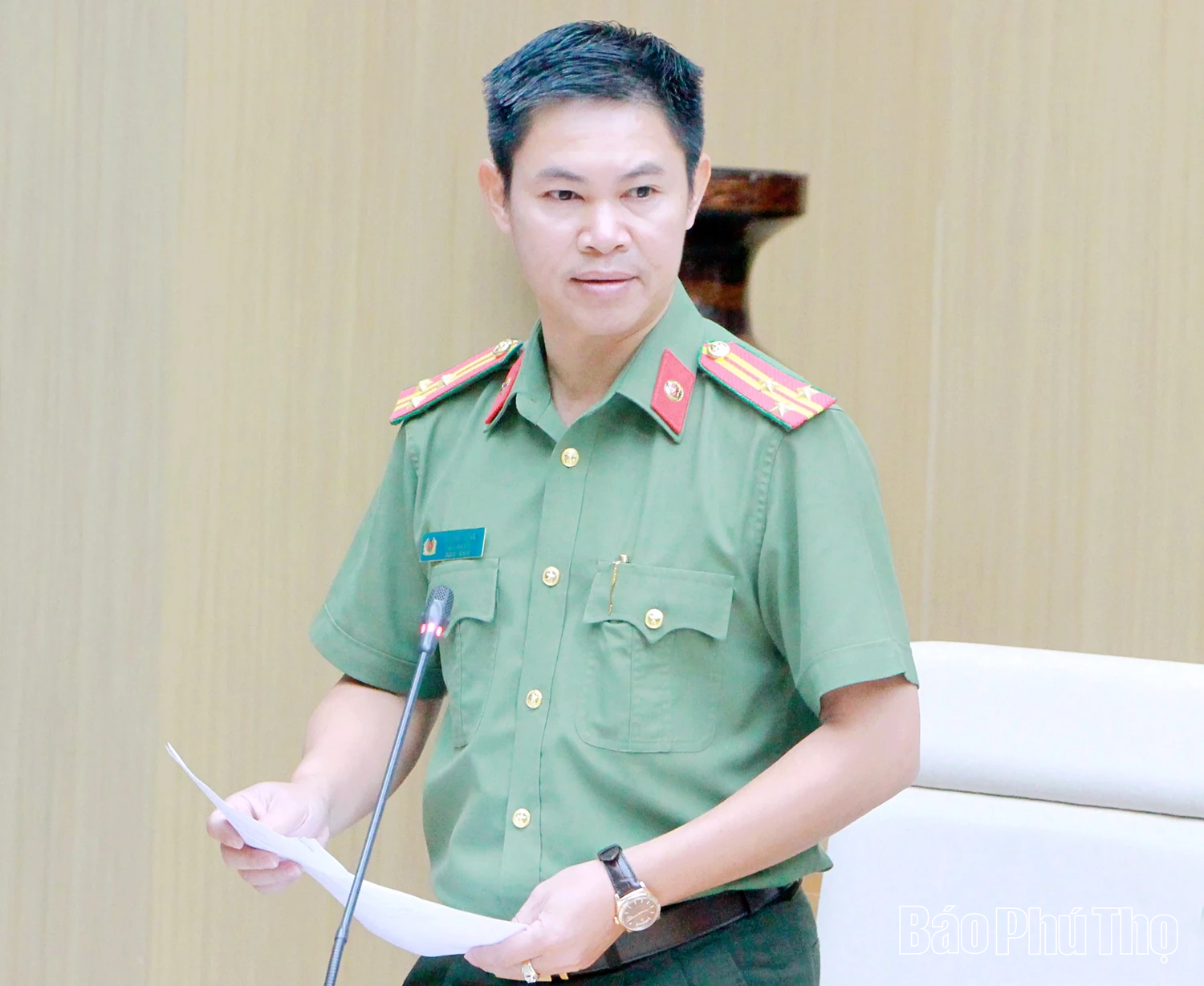 Phó Chủ tịch UBND tỉnh Nguyễn Khắc Hiếu nghe báo cáo về công tác chuẩn bị Lễ kỷ niệm 80 năm Ngày truyền thống Công an nhân dân