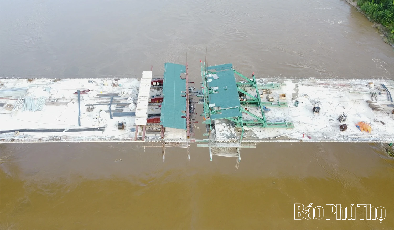 Thi công ngày đêm, phấn đấu hợp long cầu Phong Châu vào dịp Quốc khánh mùng 2/9