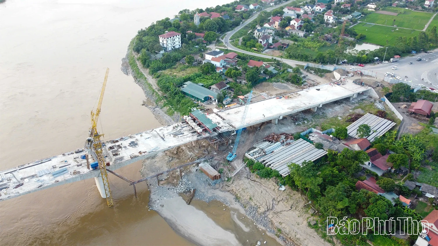 Thi công ngày đêm, phấn đấu hợp long cầu Phong Châu vào dịp Quốc khánh mùng 2/9