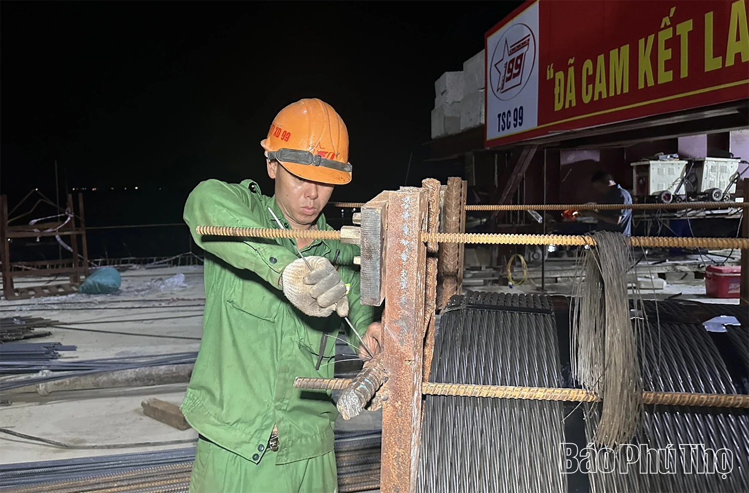 Thi công ngày đêm, phấn đấu hợp long cầu Phong Châu vào dịp Quốc khánh mùng 2/9