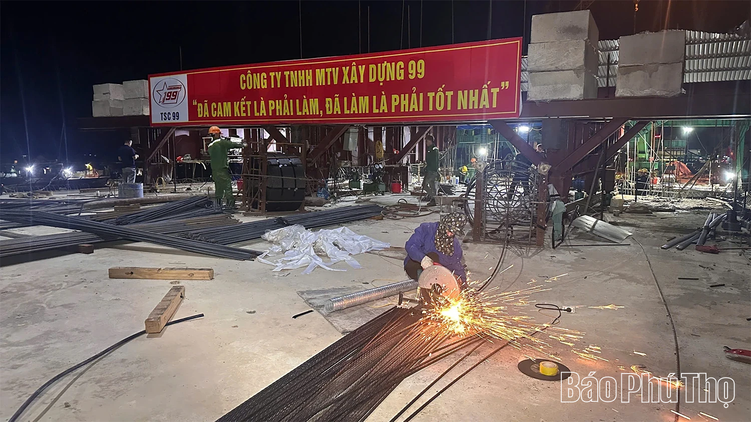 Thi công ngày đêm, phấn đấu hợp long cầu Phong Châu vào dịp Quốc khánh mùng 2/9