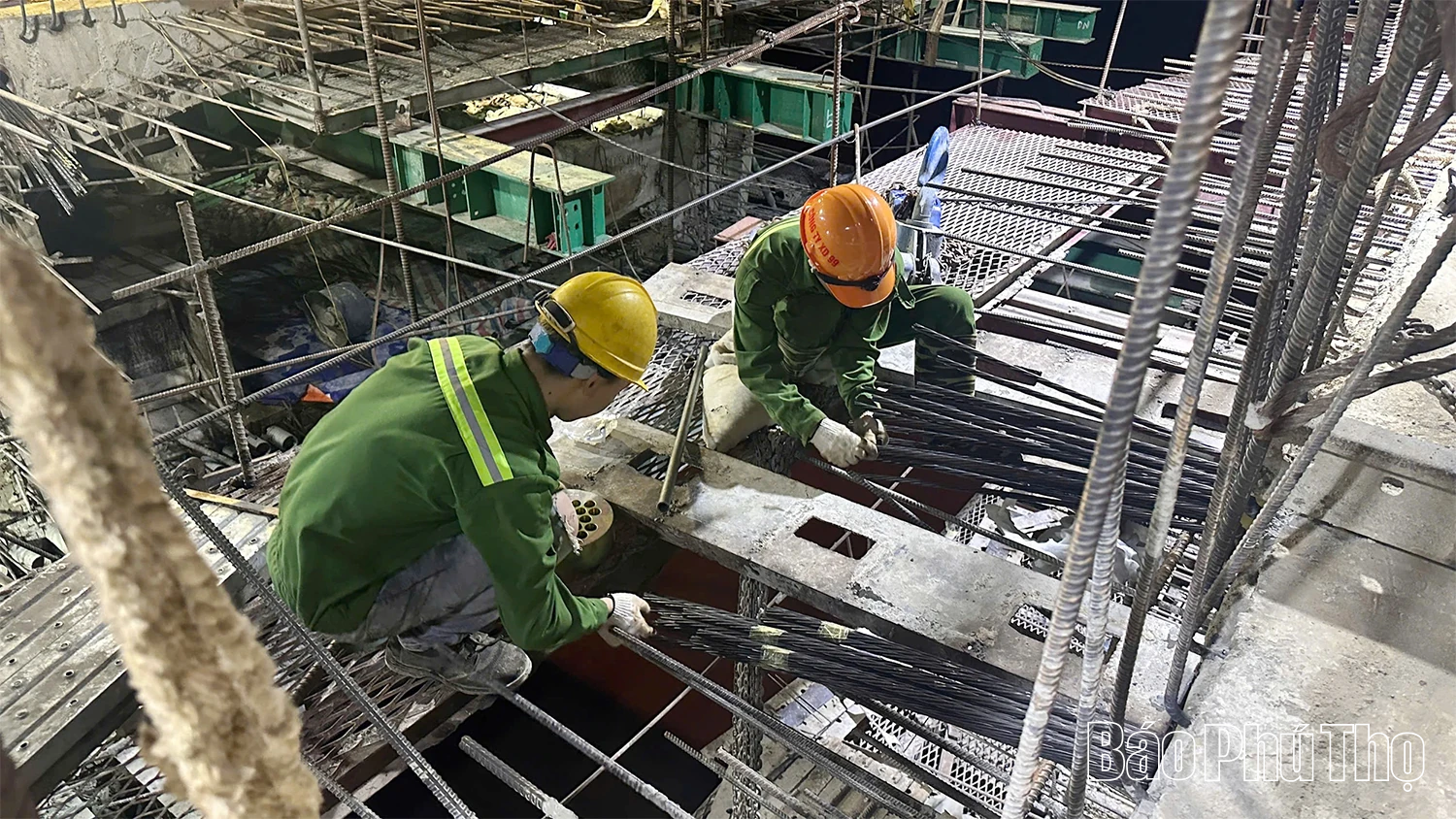 Thi công ngày đêm, phấn đấu hợp long cầu Phong Châu vào dịp Quốc khánh mùng 2/9