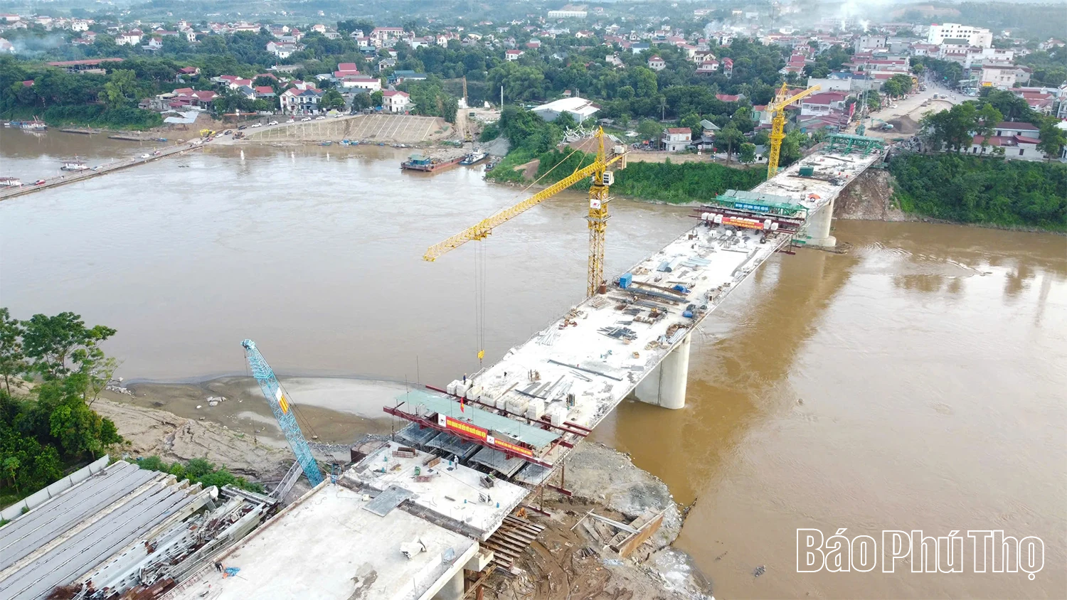 Thi công ngày đêm, phấn đấu hợp long cầu Phong Châu vào dịp Quốc khánh mùng 2/9