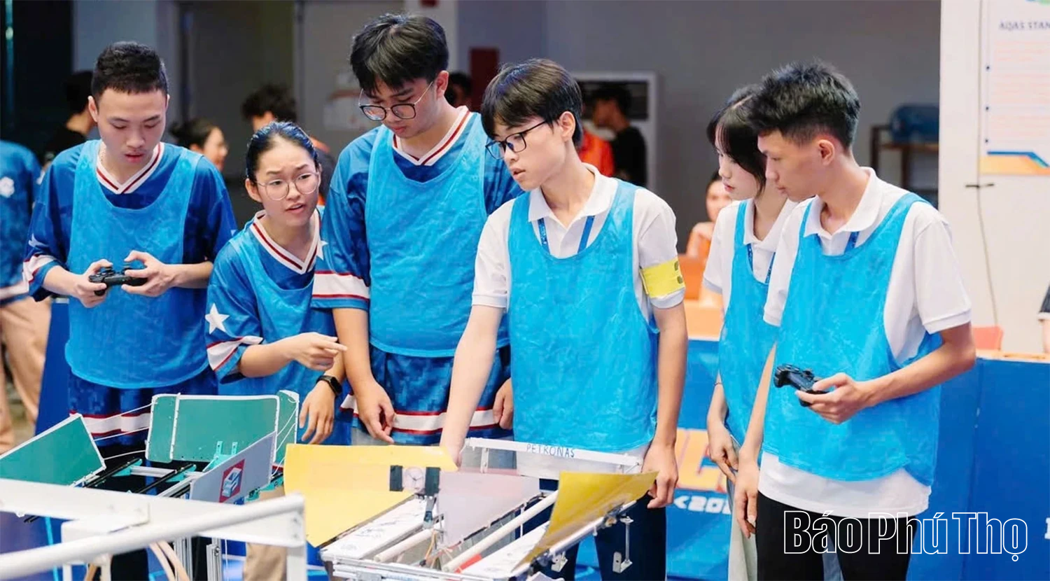 Trường THPT Chuyên Vĩnh Phúc đạt giải Á quân tại cuộc thi FPTU AI & Robotics Challenge 2025