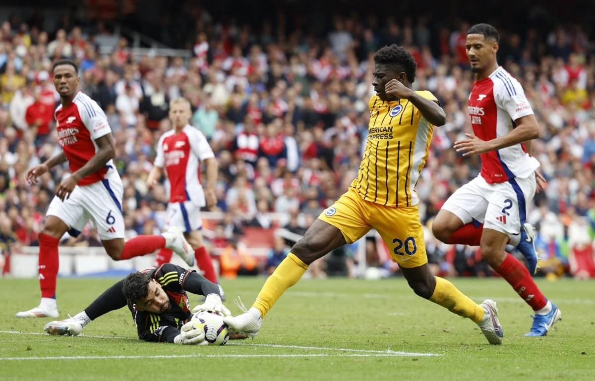 10 ngôi sao bước ra từ vùng tối Ngoại hạng Anh