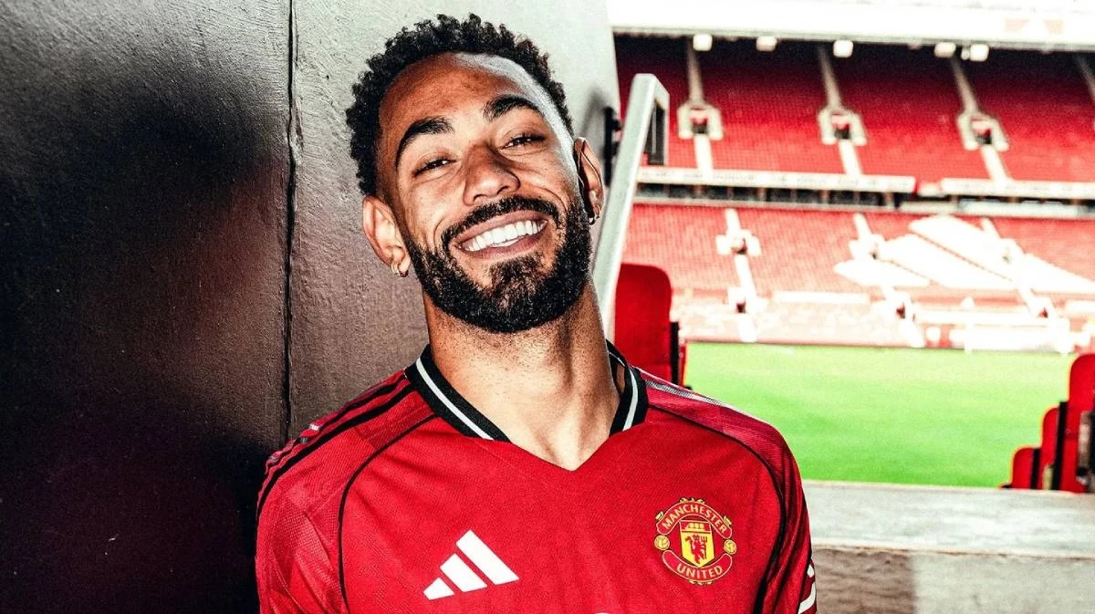 10 ngôi sao bước ra từ vùng tối Ngoại hạng Anh