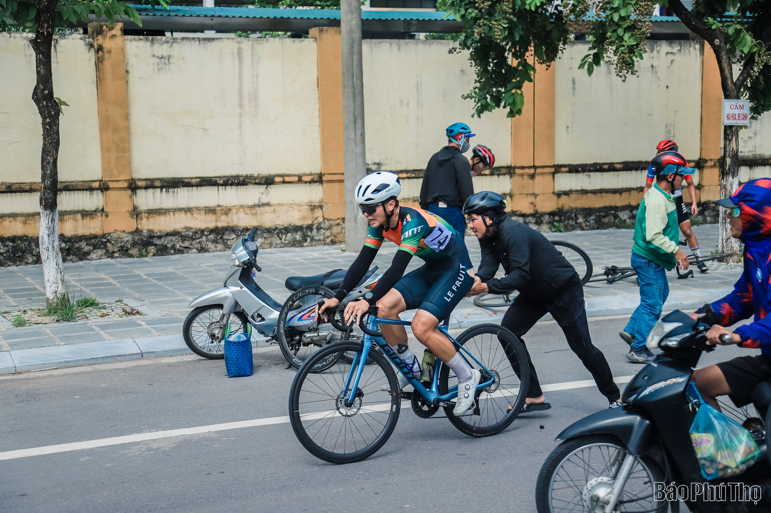 Màn so tài quyết liệt đua xe đạp đường trường