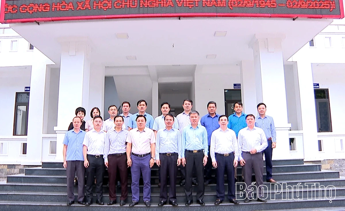 Bí thư Tỉnh uỷ Đặng Xuân Phong thăm, nắm bắt tình hình hoạt động một số sở, ngành sau hợp nhất