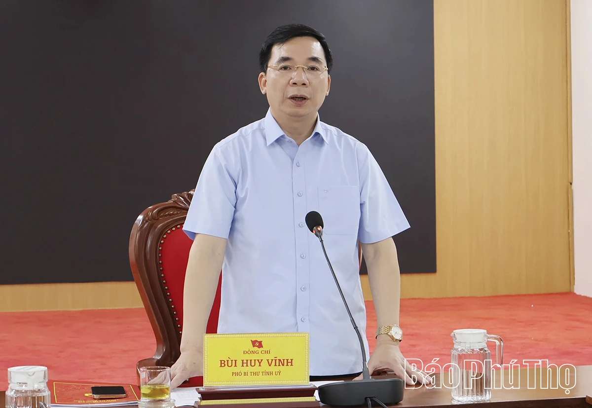 Phó Bí thư Tỉnh ủy Bùi Huy Vĩnh làm việc tại xã Cao Phong về thực hiện chính quyền địa phương 2 cấp