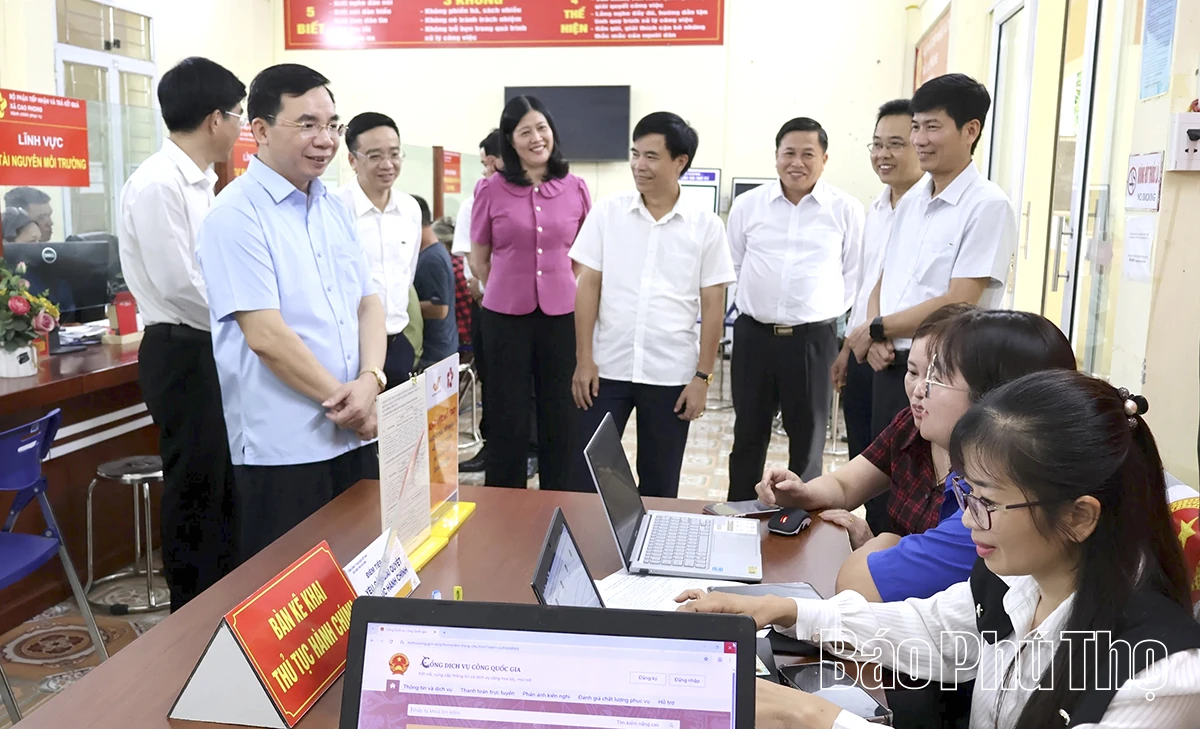 Phó Bí thư Tỉnh ủy Bùi Huy Vĩnh làm việc tại xã Cao Phong về thực hiện chính quyền địa phương 2 cấp