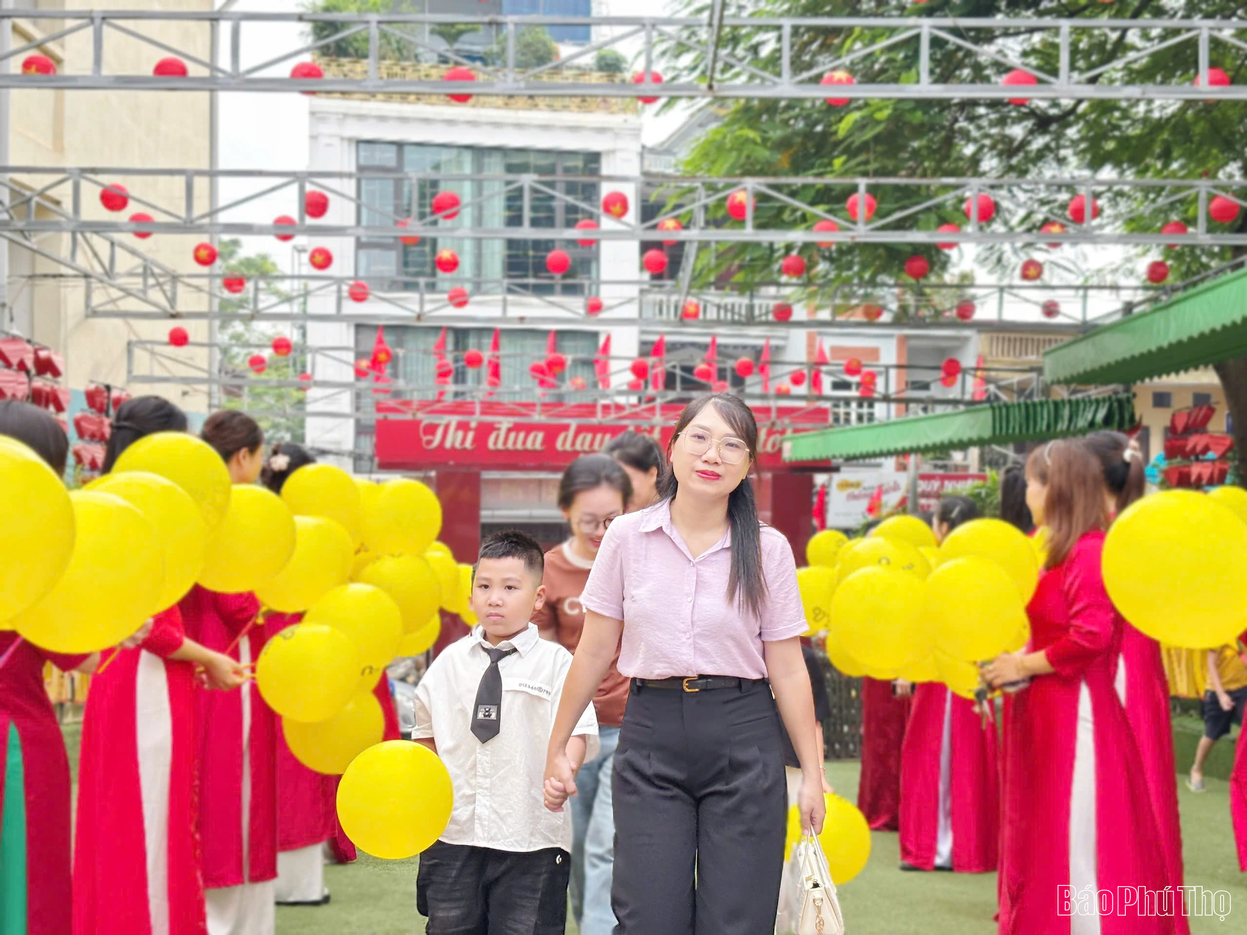 Phú Thọ: Học sinh nô nức tựu trường chào đón năm học mới