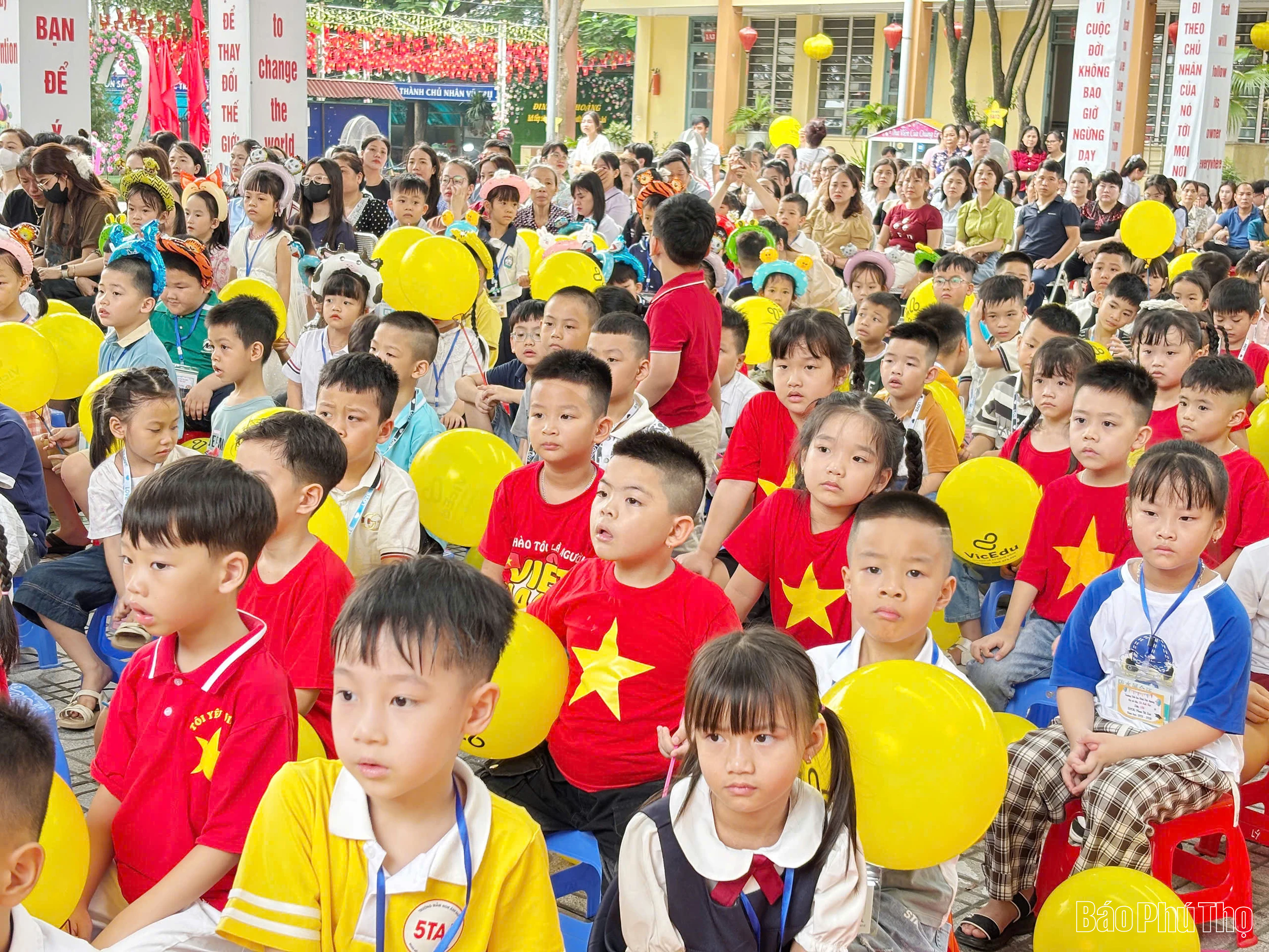 Phú Thọ: Học sinh nô nức tựu trường chào đón năm học mới