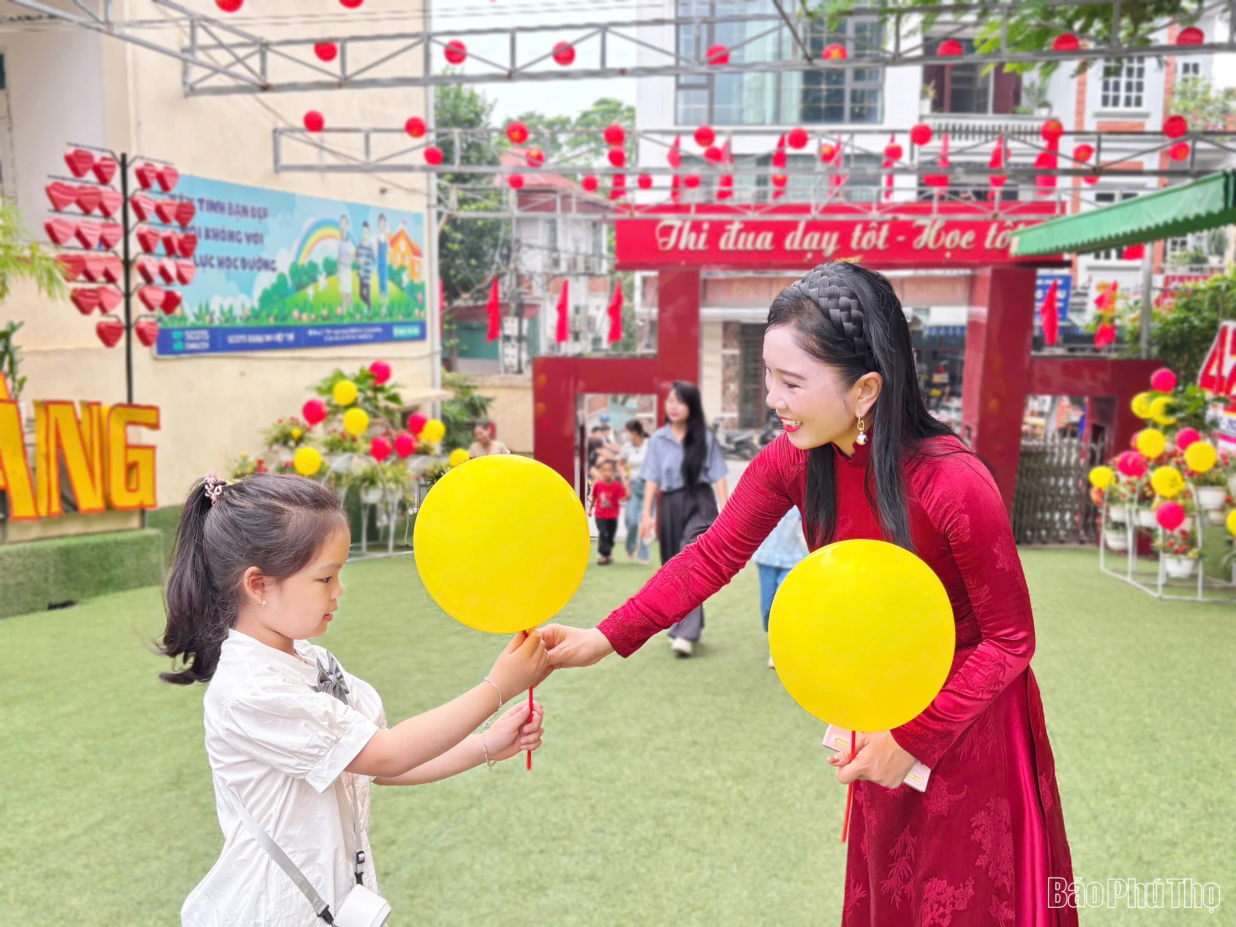 Phú Thọ: Học sinh nô nức tựu trường chào đón năm học mới