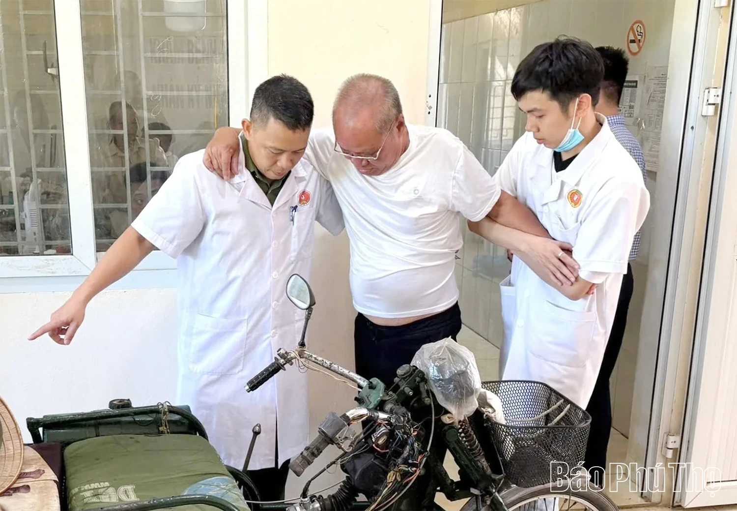 Khám sức khỏe, cấp thuốc miễn phí phục vụ Nhân dân